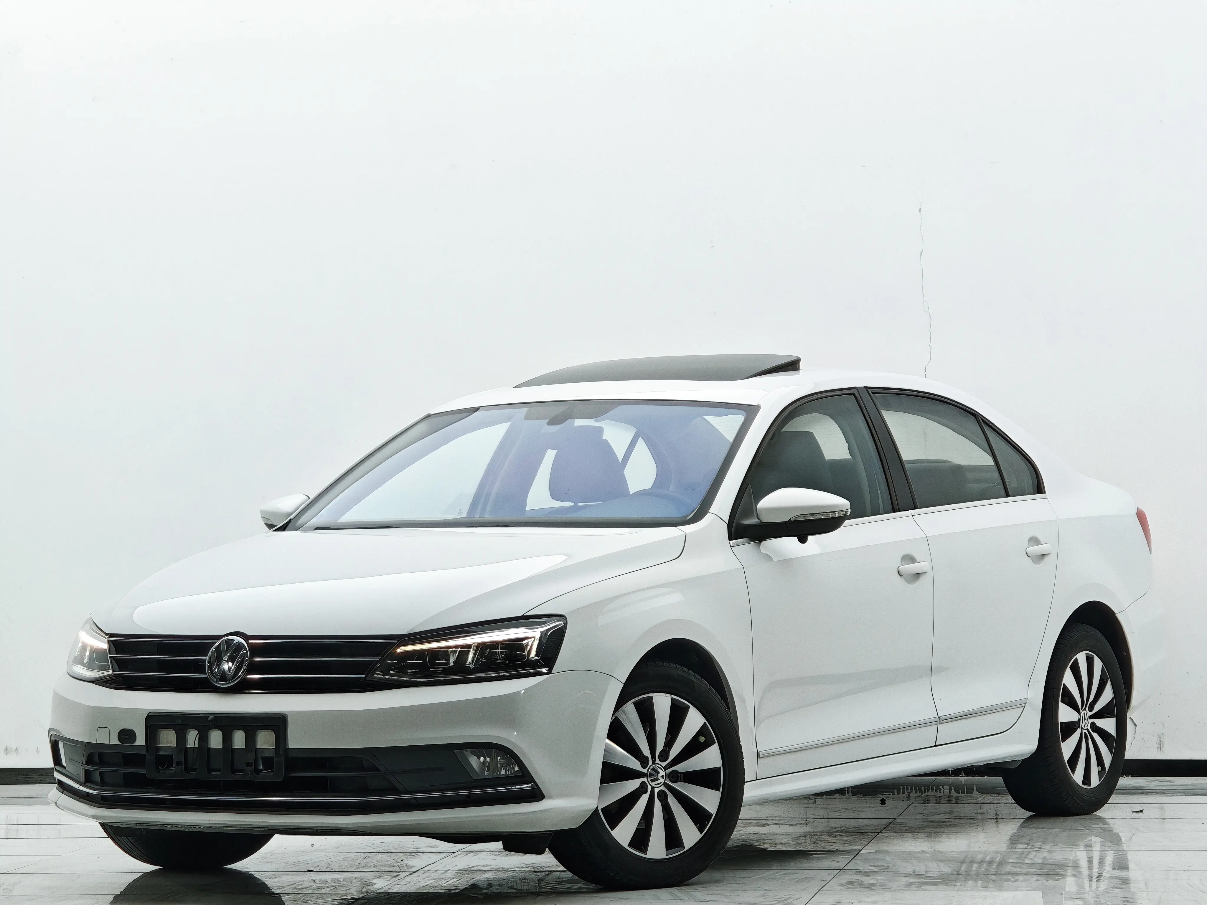 Volkswagen Sagitar  из Китая