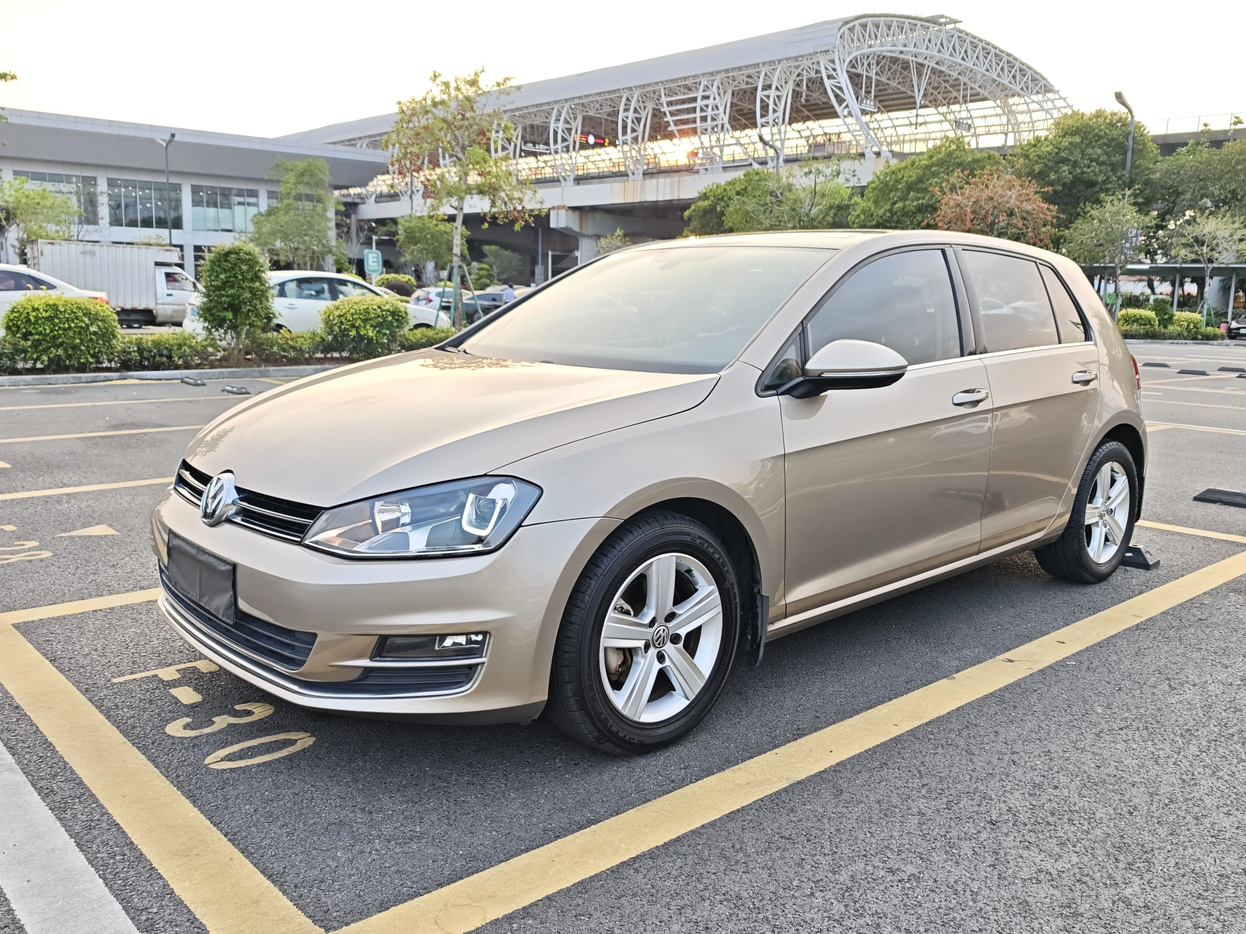 Volkswagen Golf  из Китая