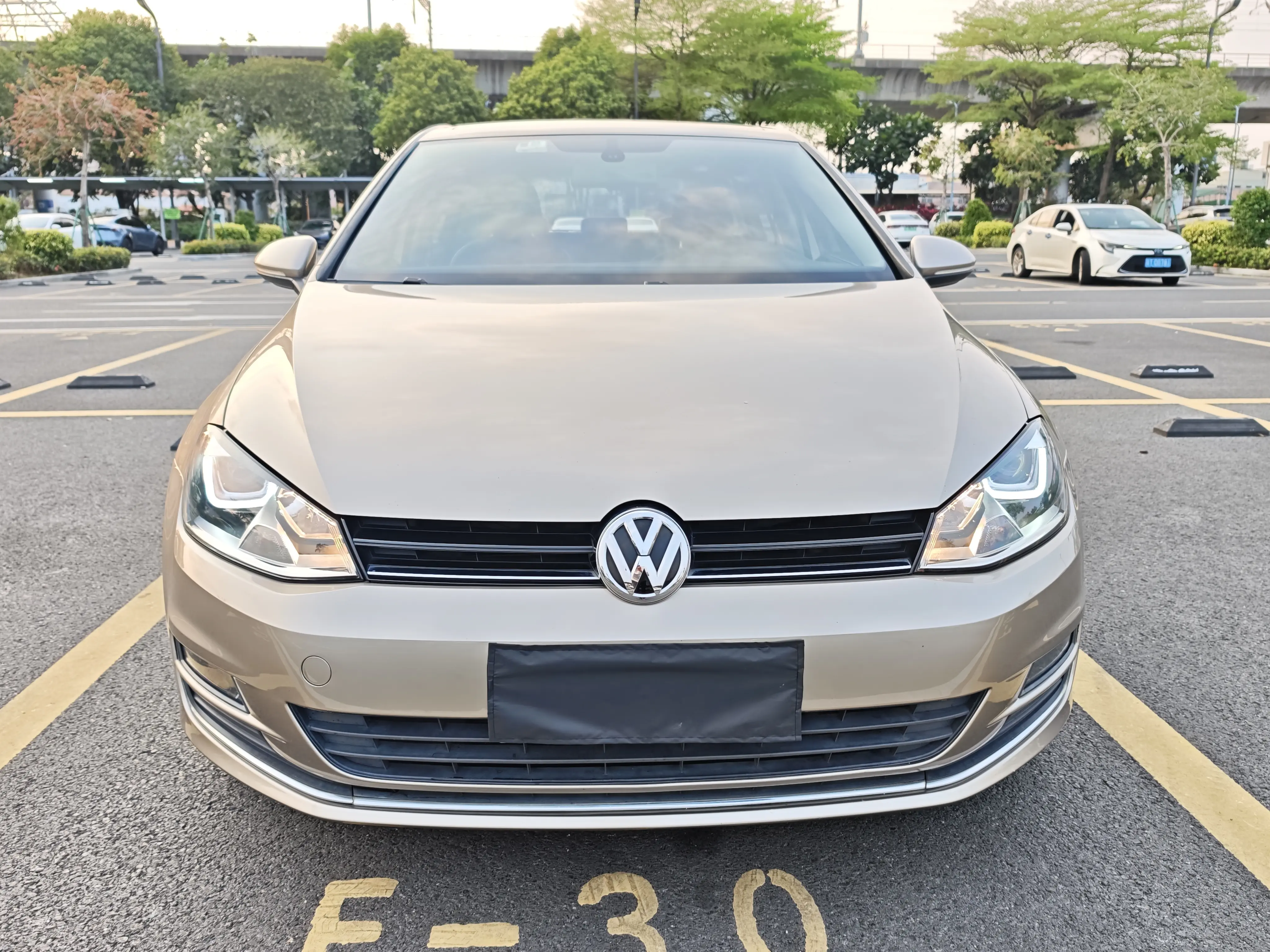 Volkswagen Golf  из Китая