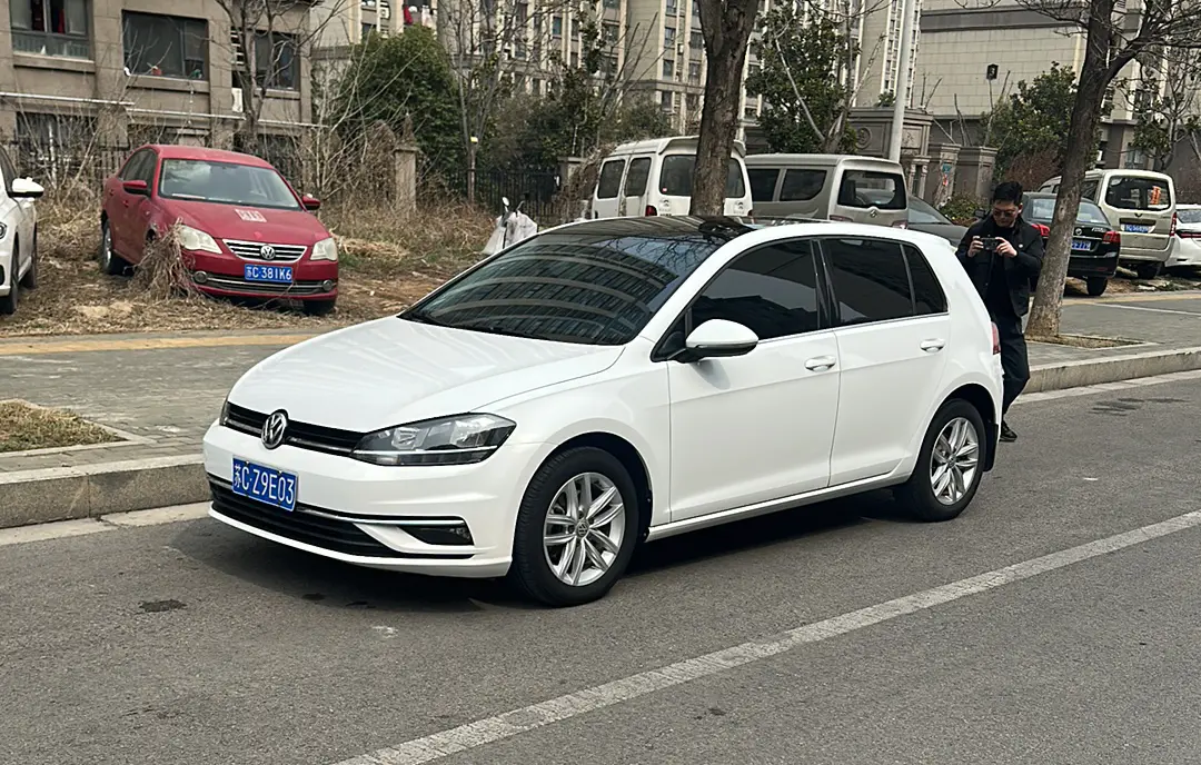 Volkswagen Golf  из Китая