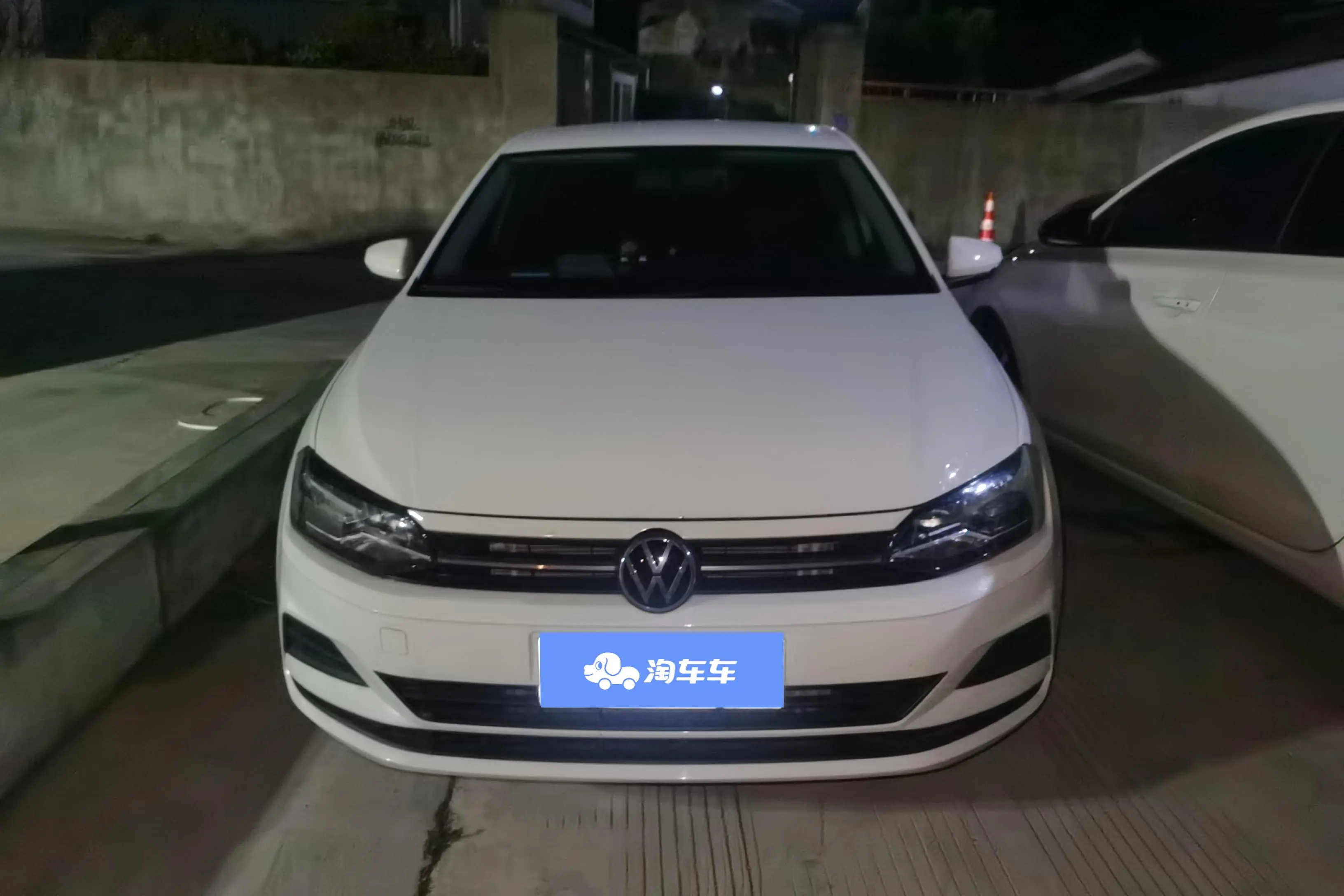 Volkswagen Polo  из Китая