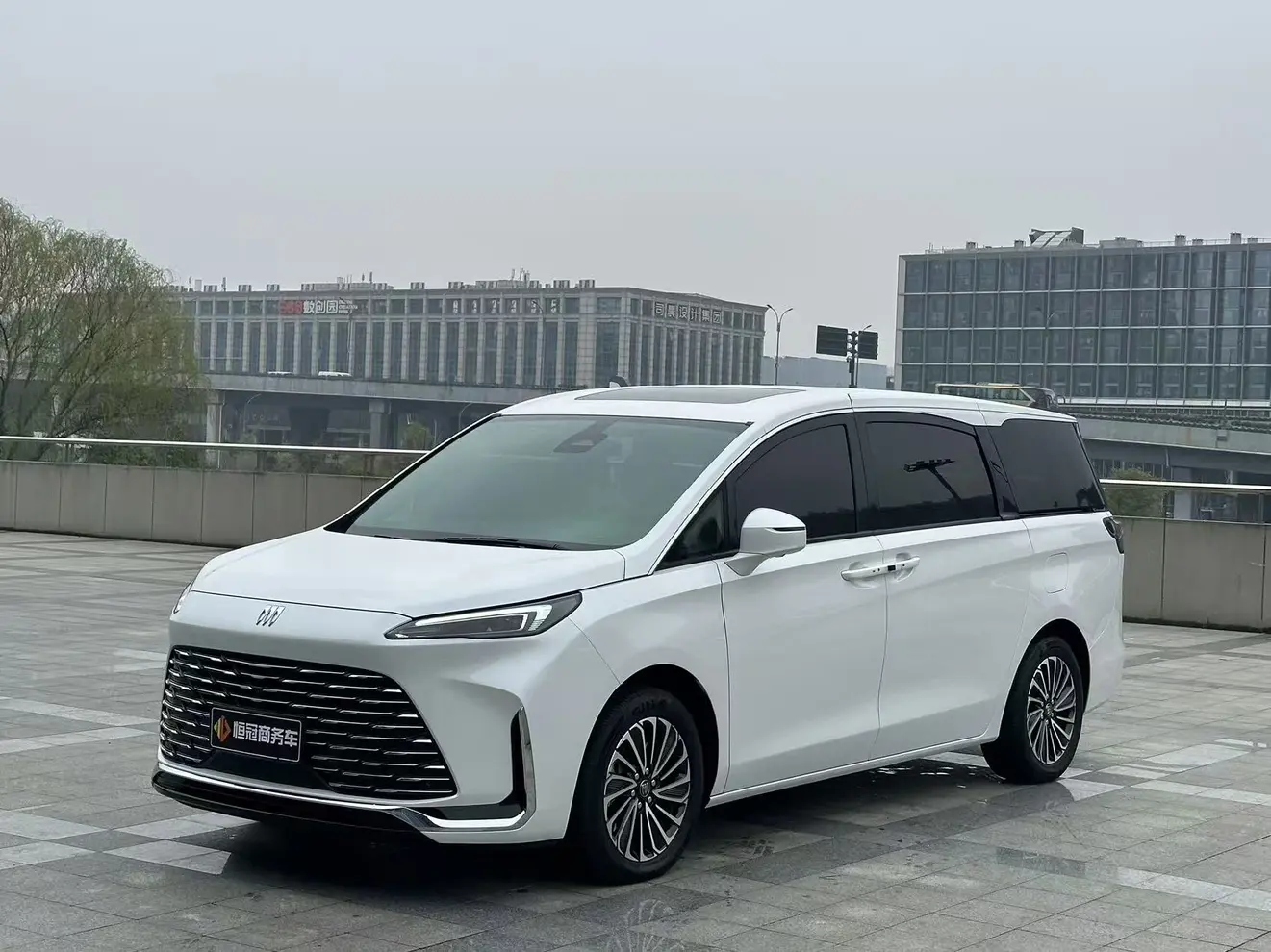 Buick GL8 PHEV  из Китая