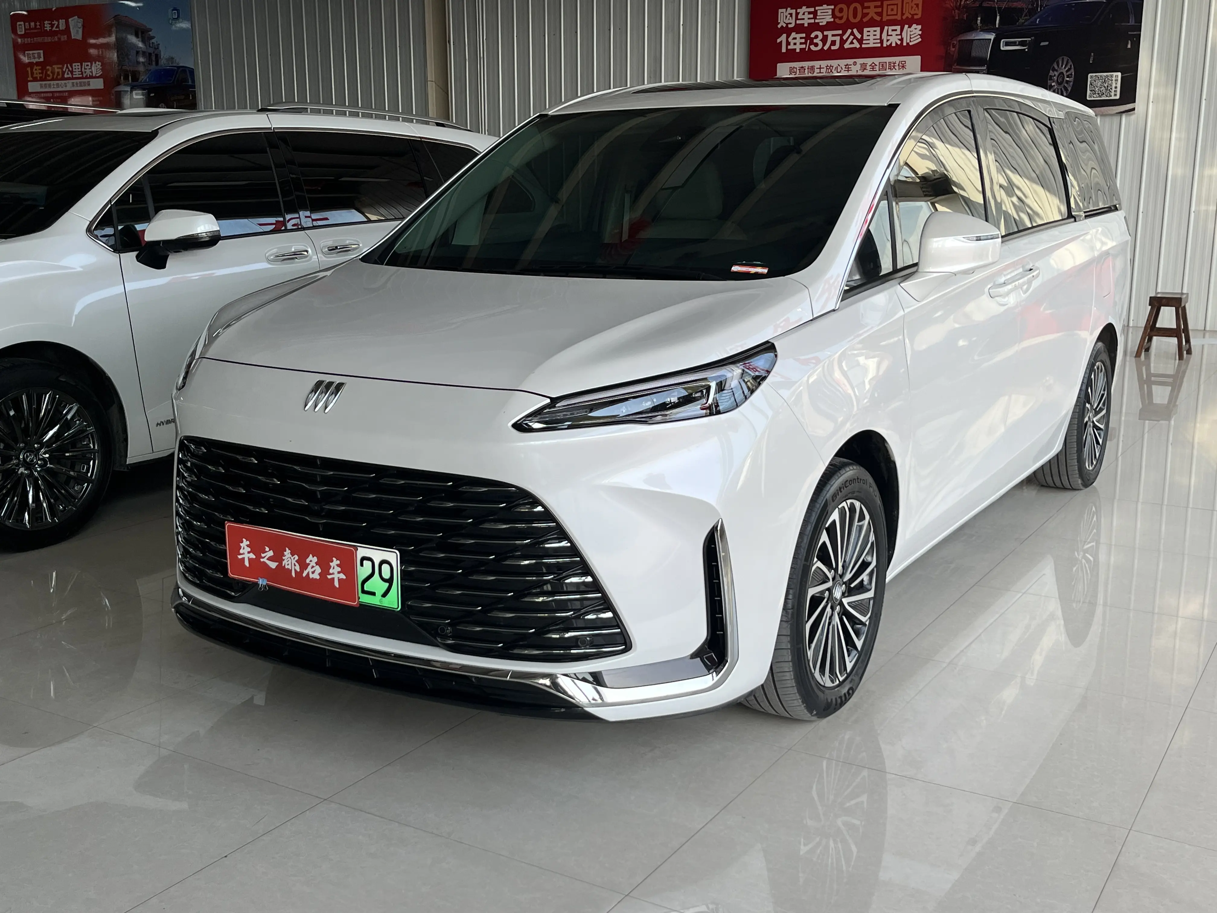 Buick GL8 PHEV  из Китая