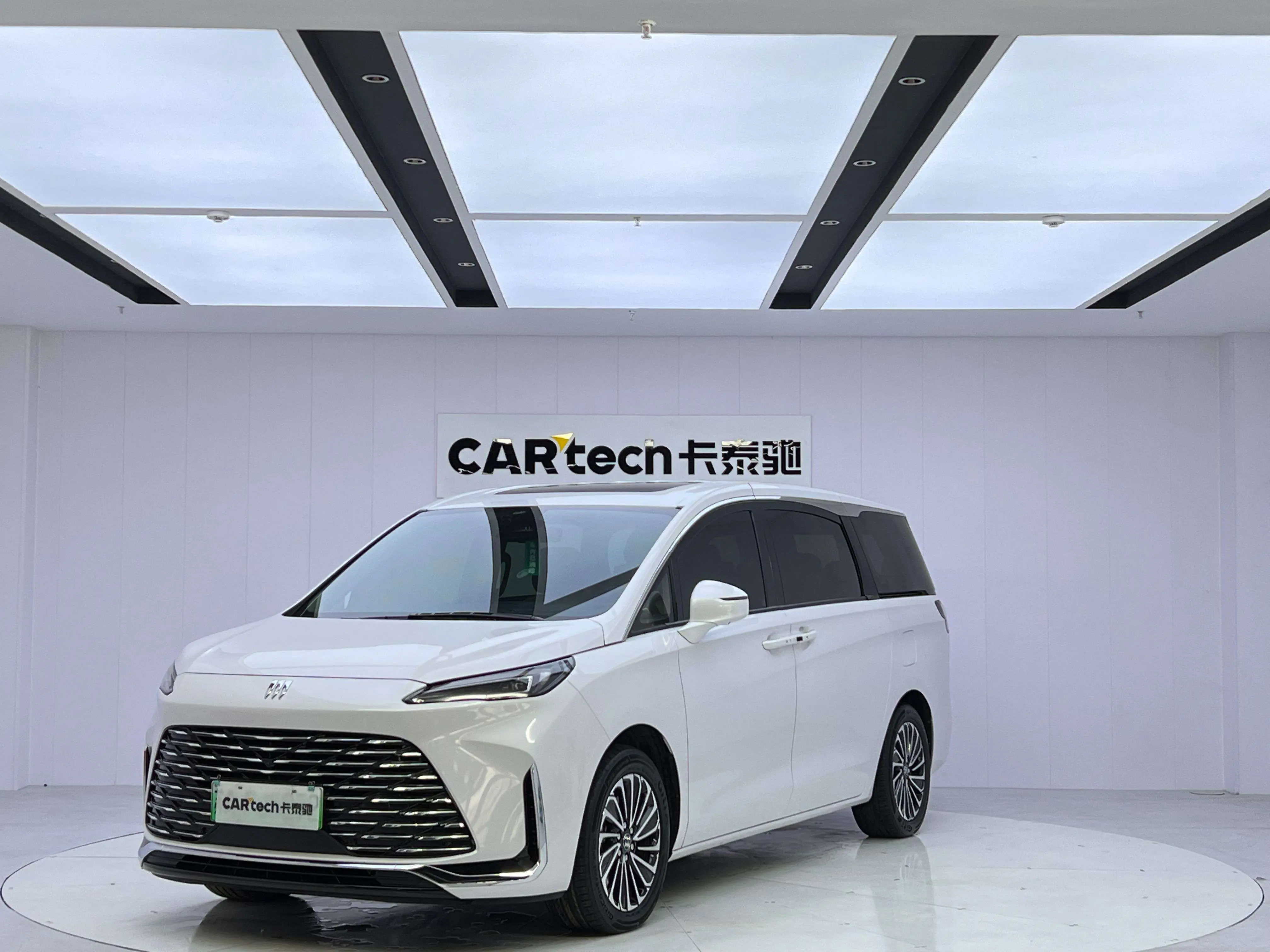 Buick GL8 PHEV  из Китая