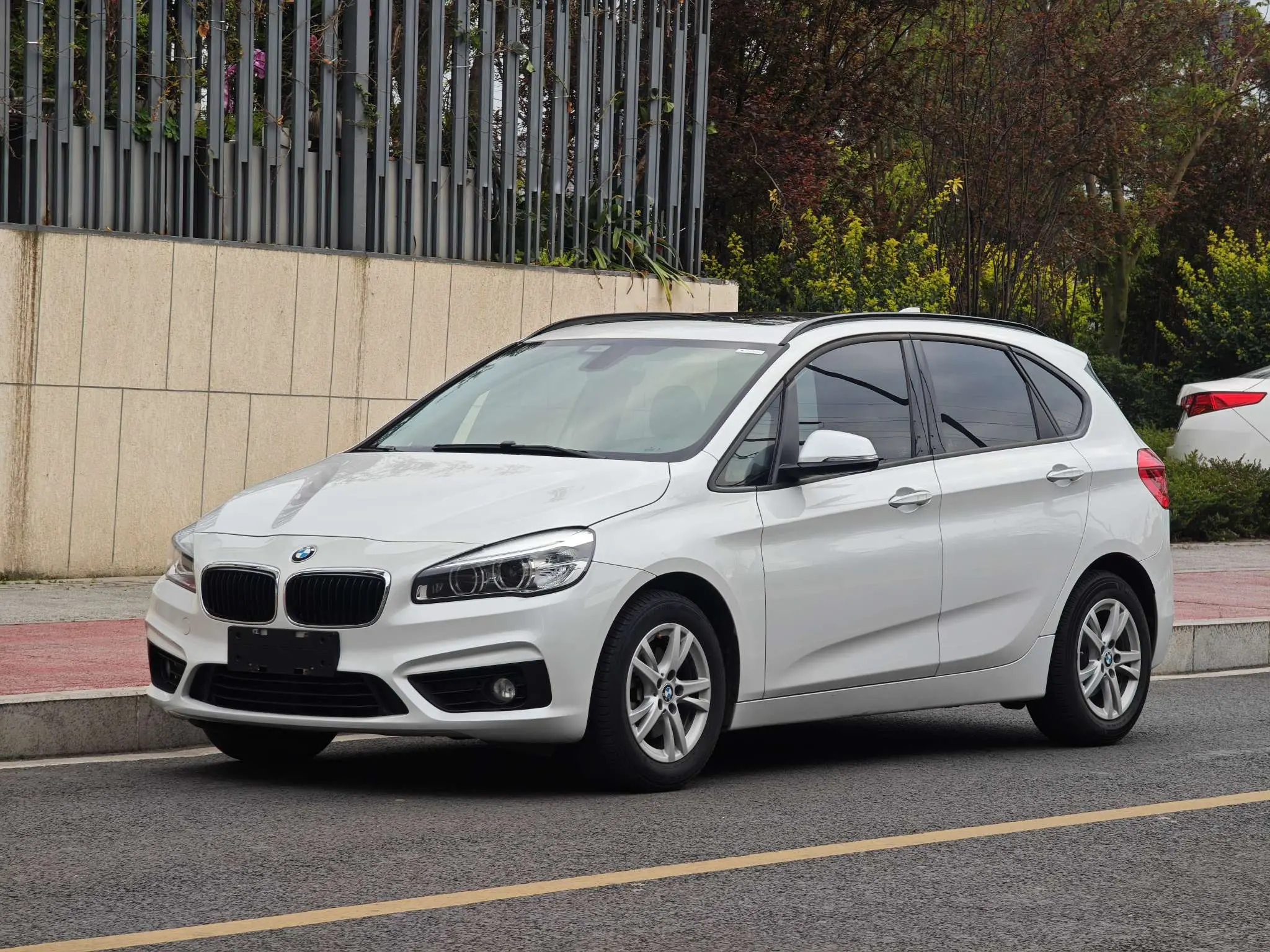 BMW 2 Series Active Tourer  из Китая