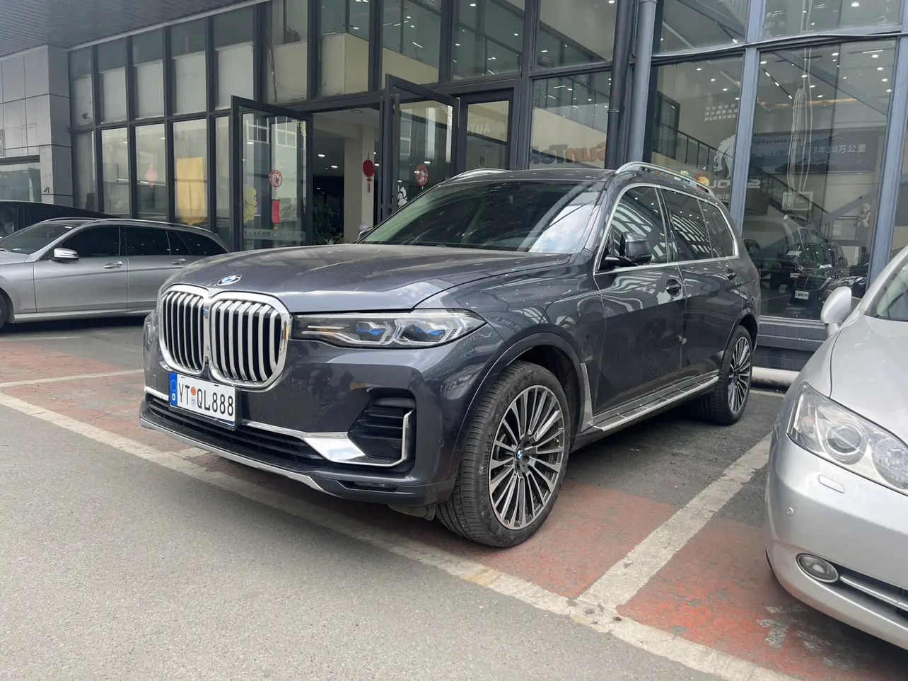 BMW X7  из Китая