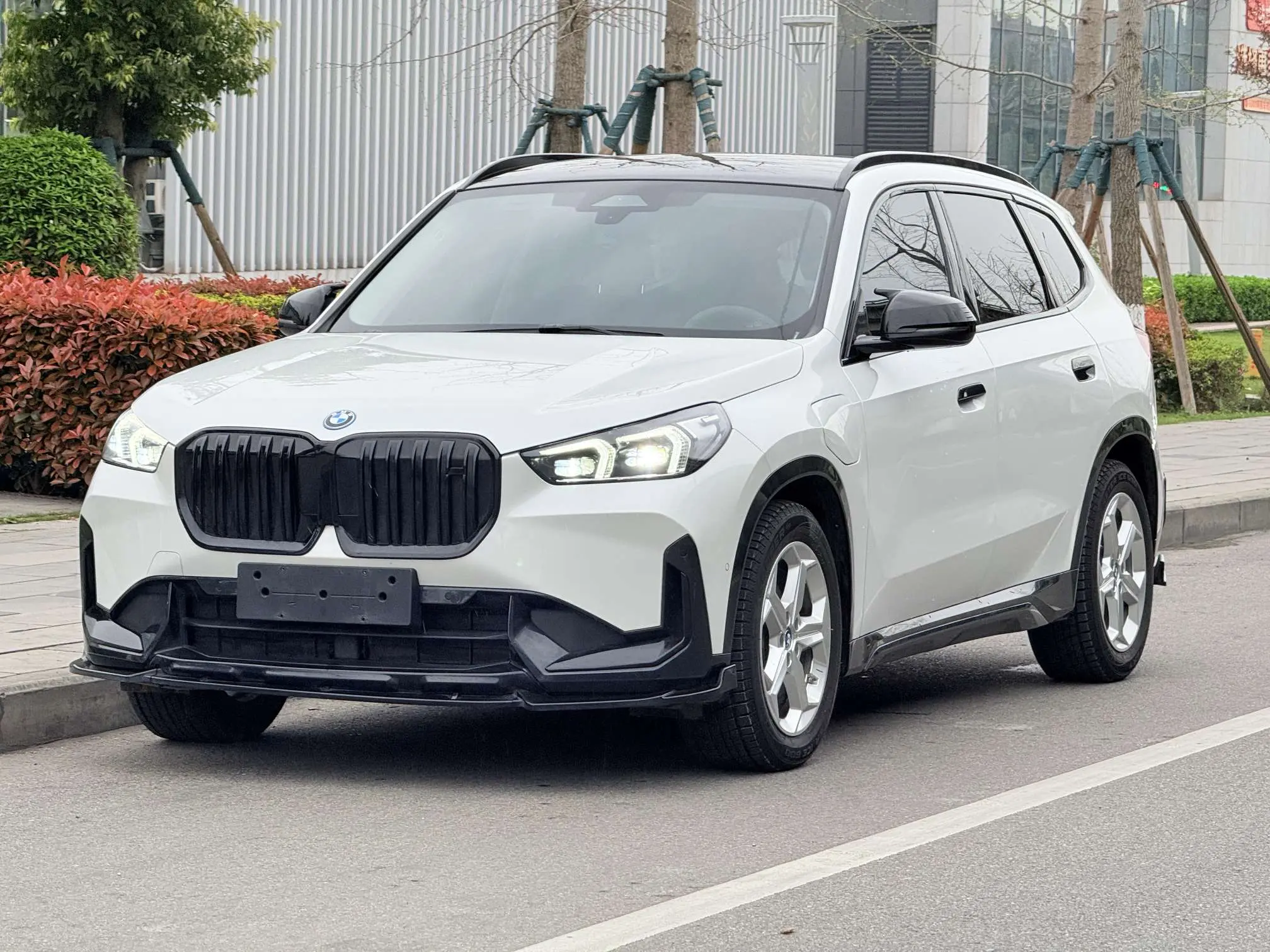 BMW iX1  из Китая