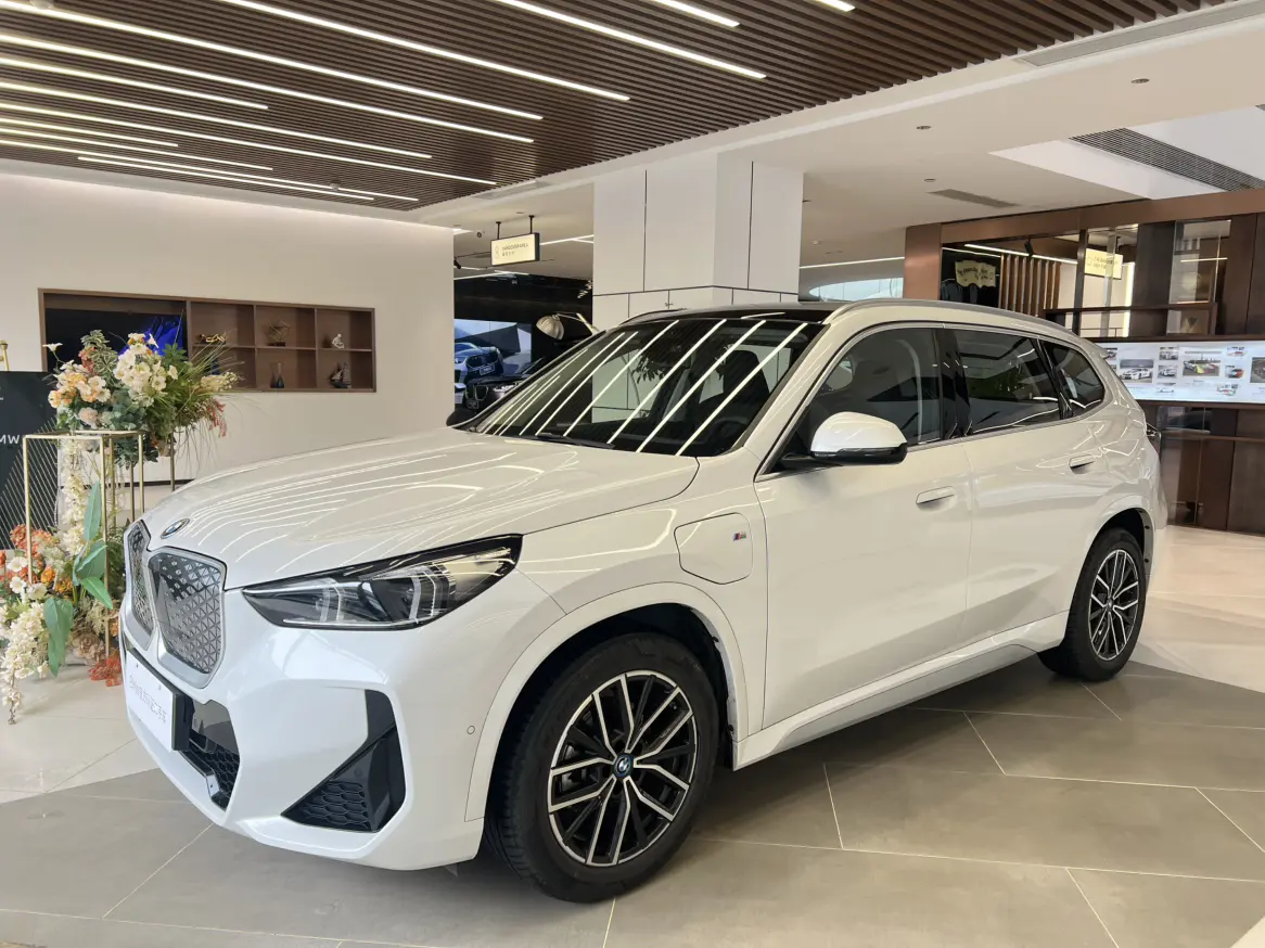 BMW iX1