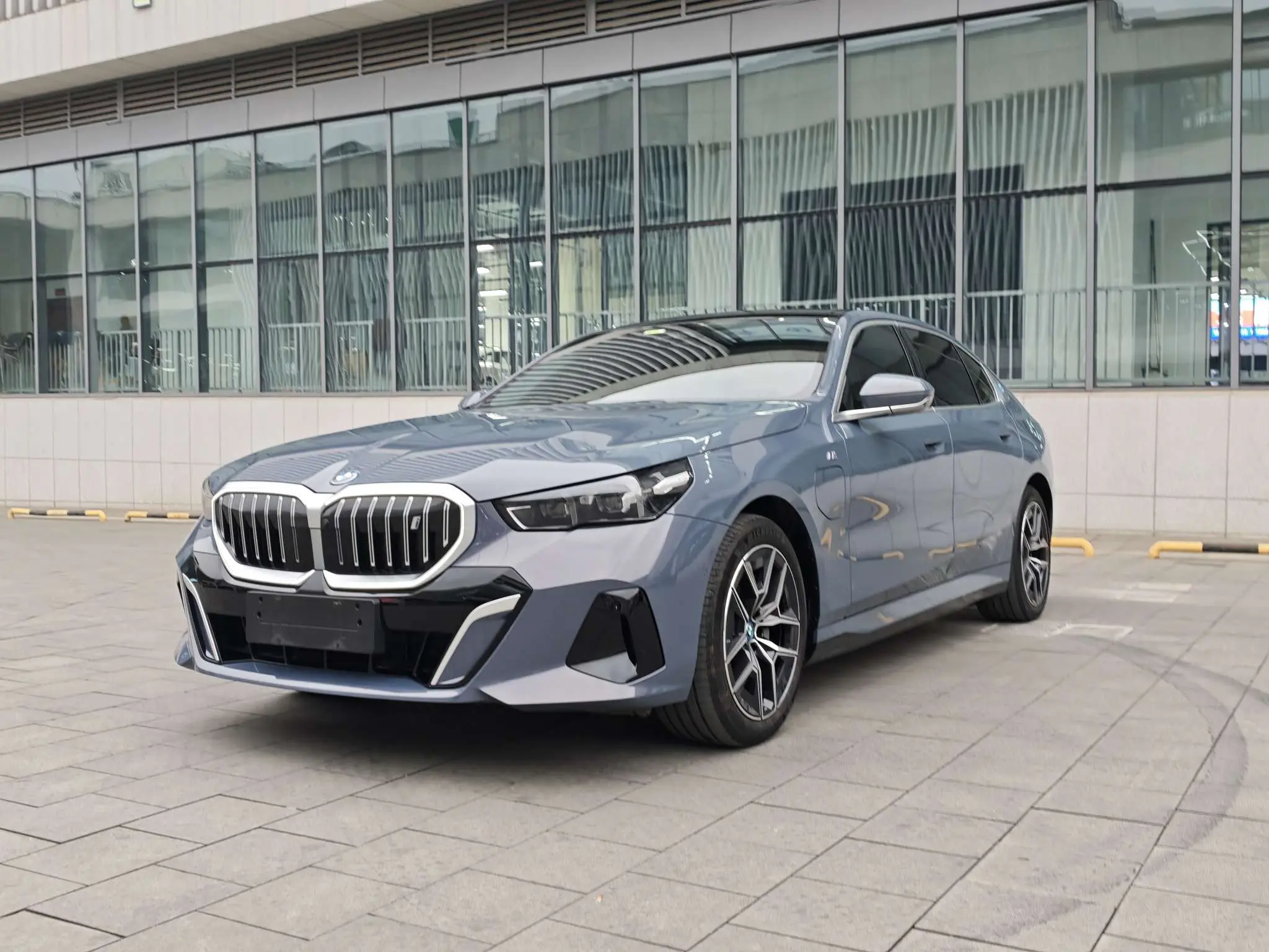 BMW i5  из Китая