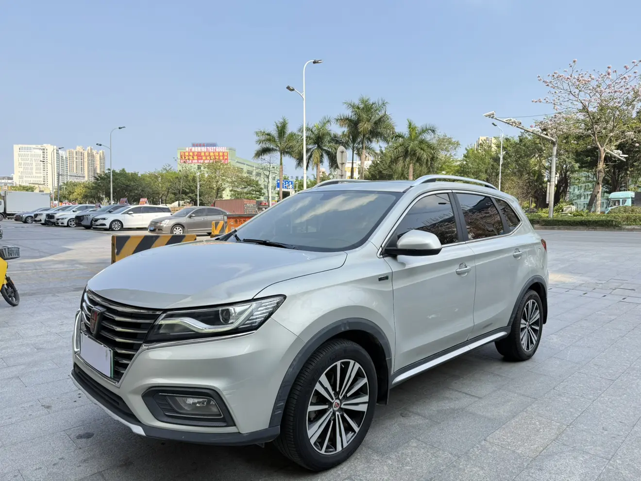Roewe eRX5