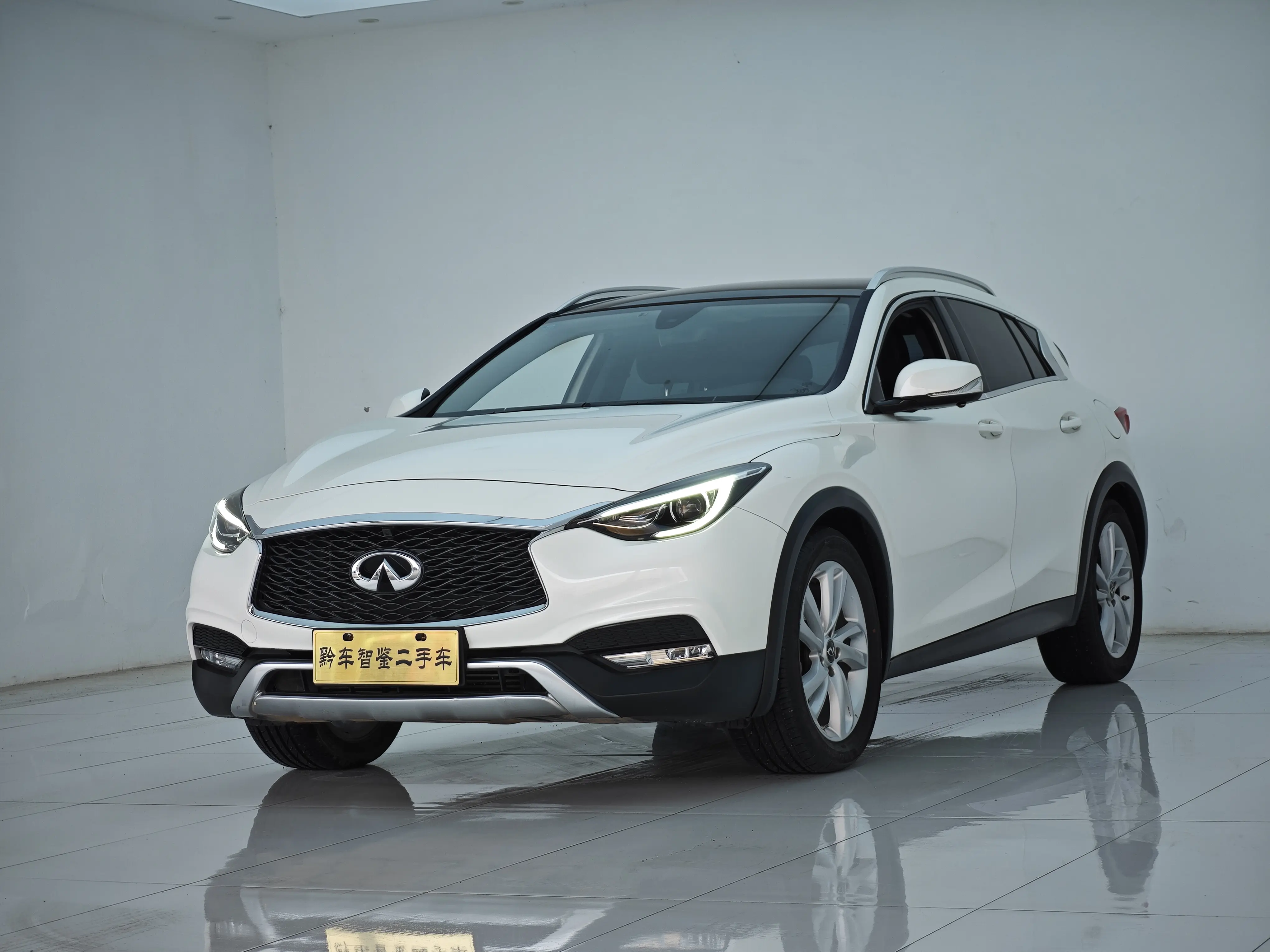 Infiniti QX30