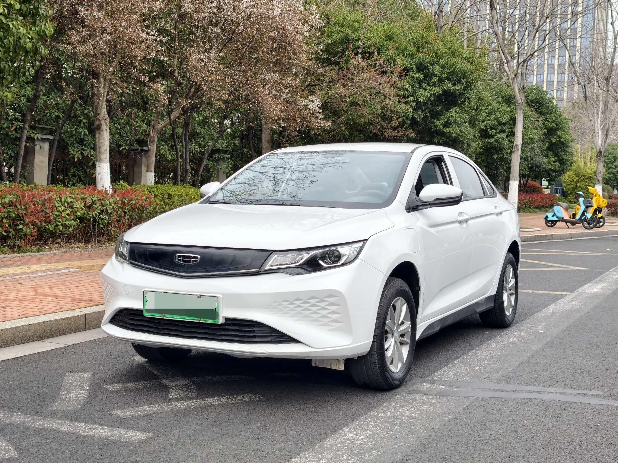 Geely Emgrand EV