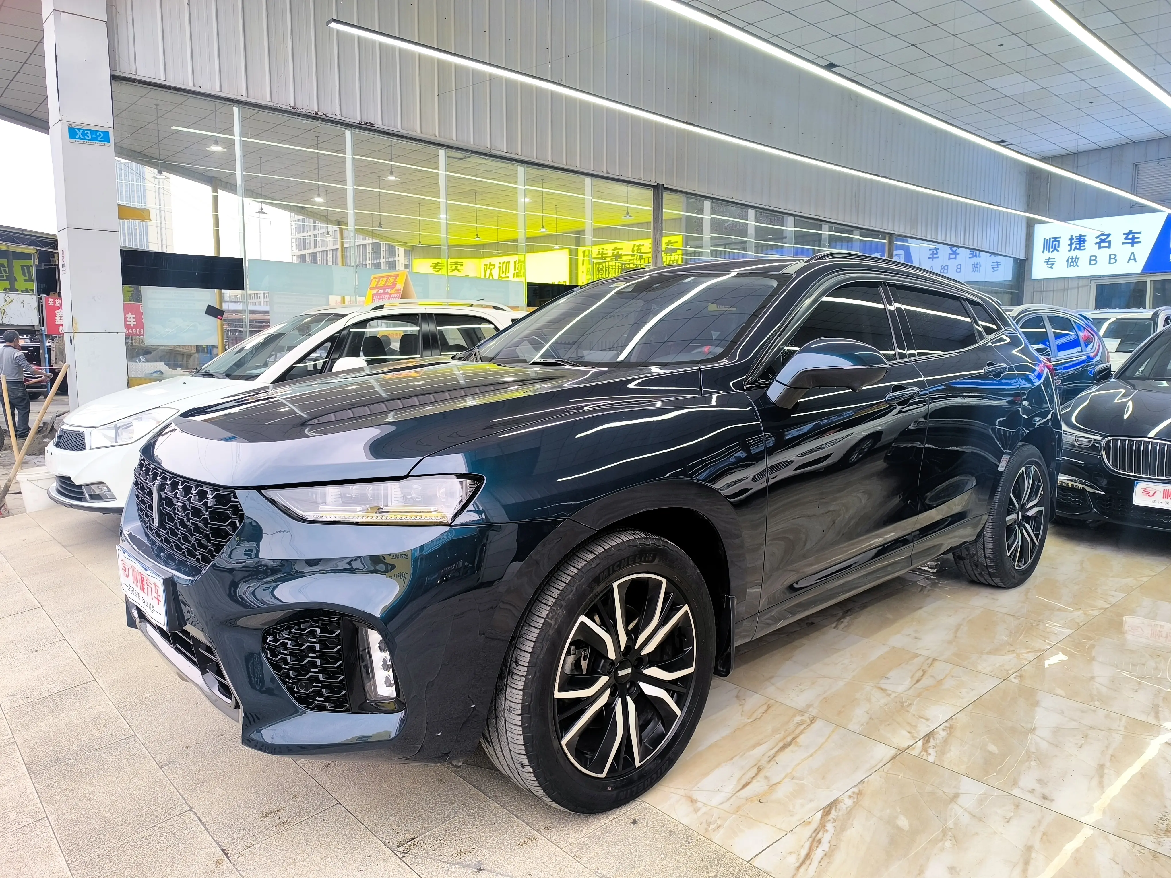 Wey Wei brand VV7