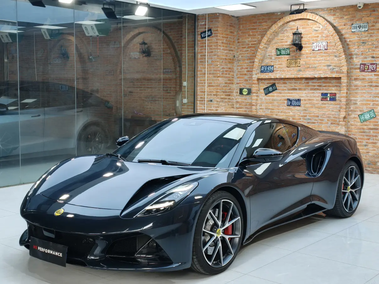 Lotus Emira  из Китая