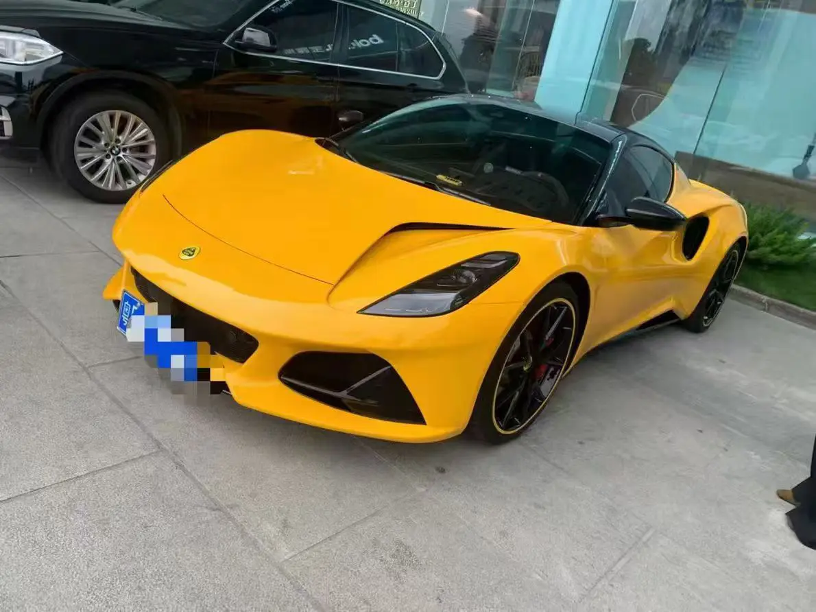 Lotus Emira  из Китая