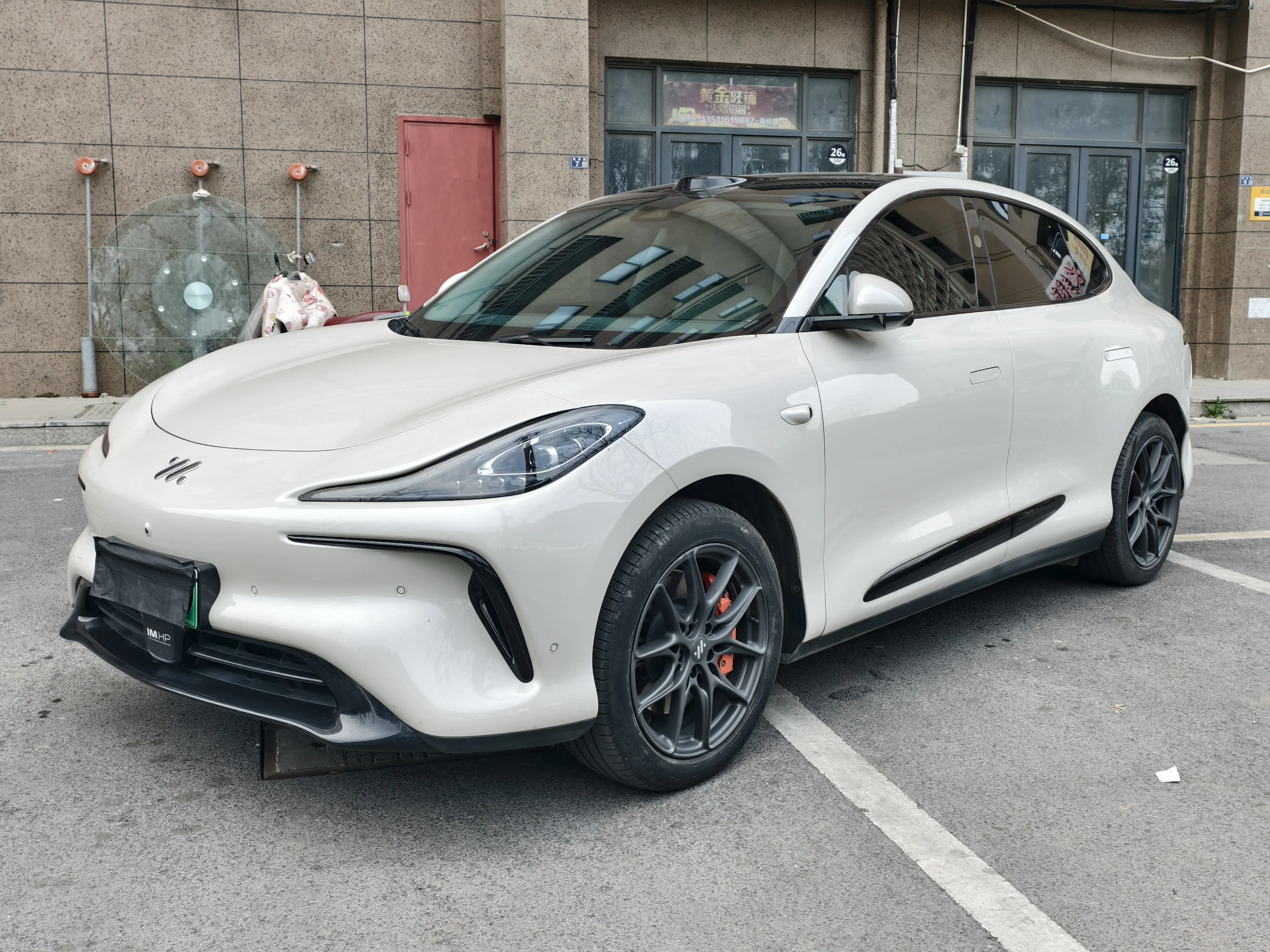 Zhiji LS6  из Китая