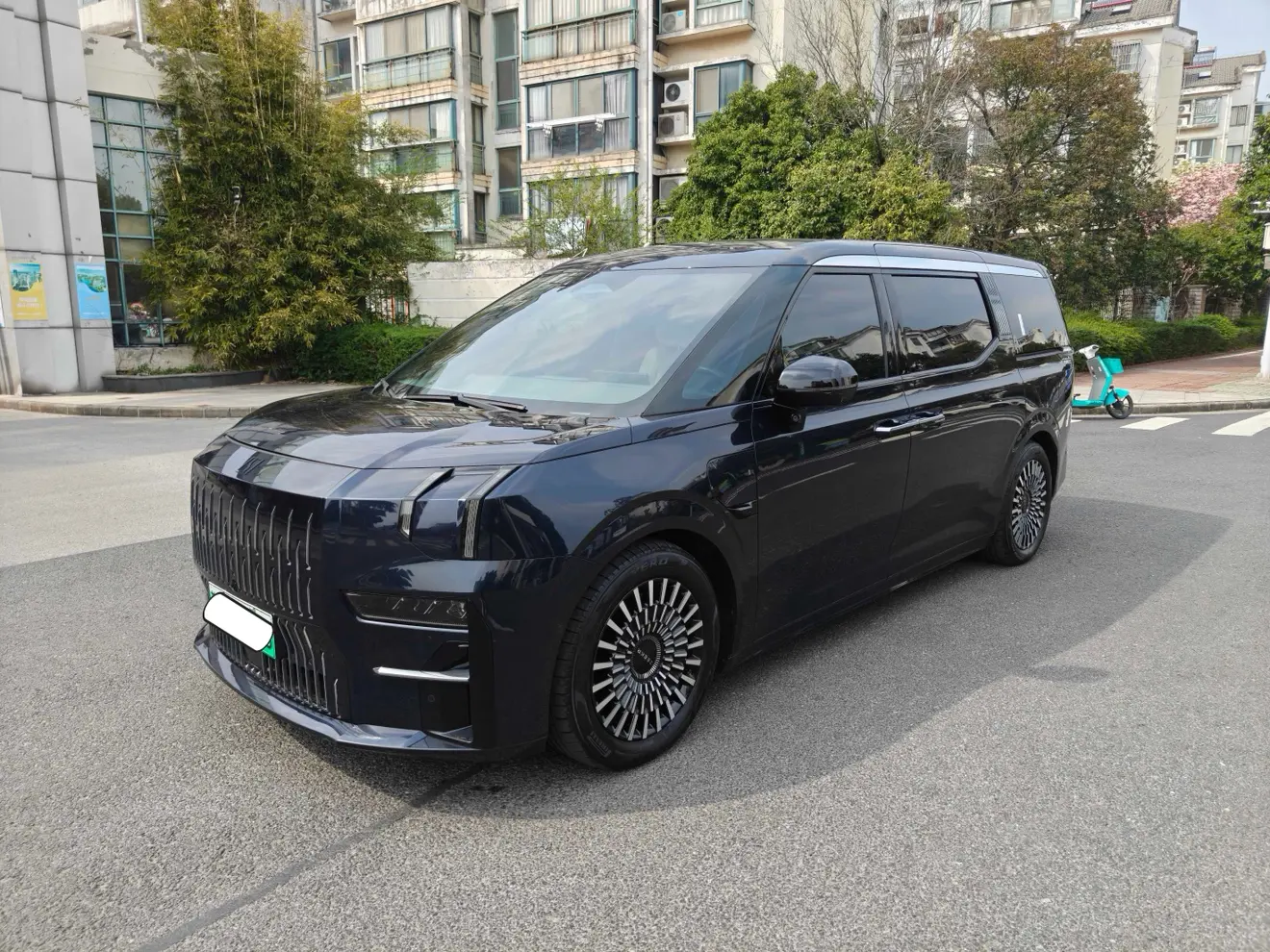 ZEEKR 009  из Китая