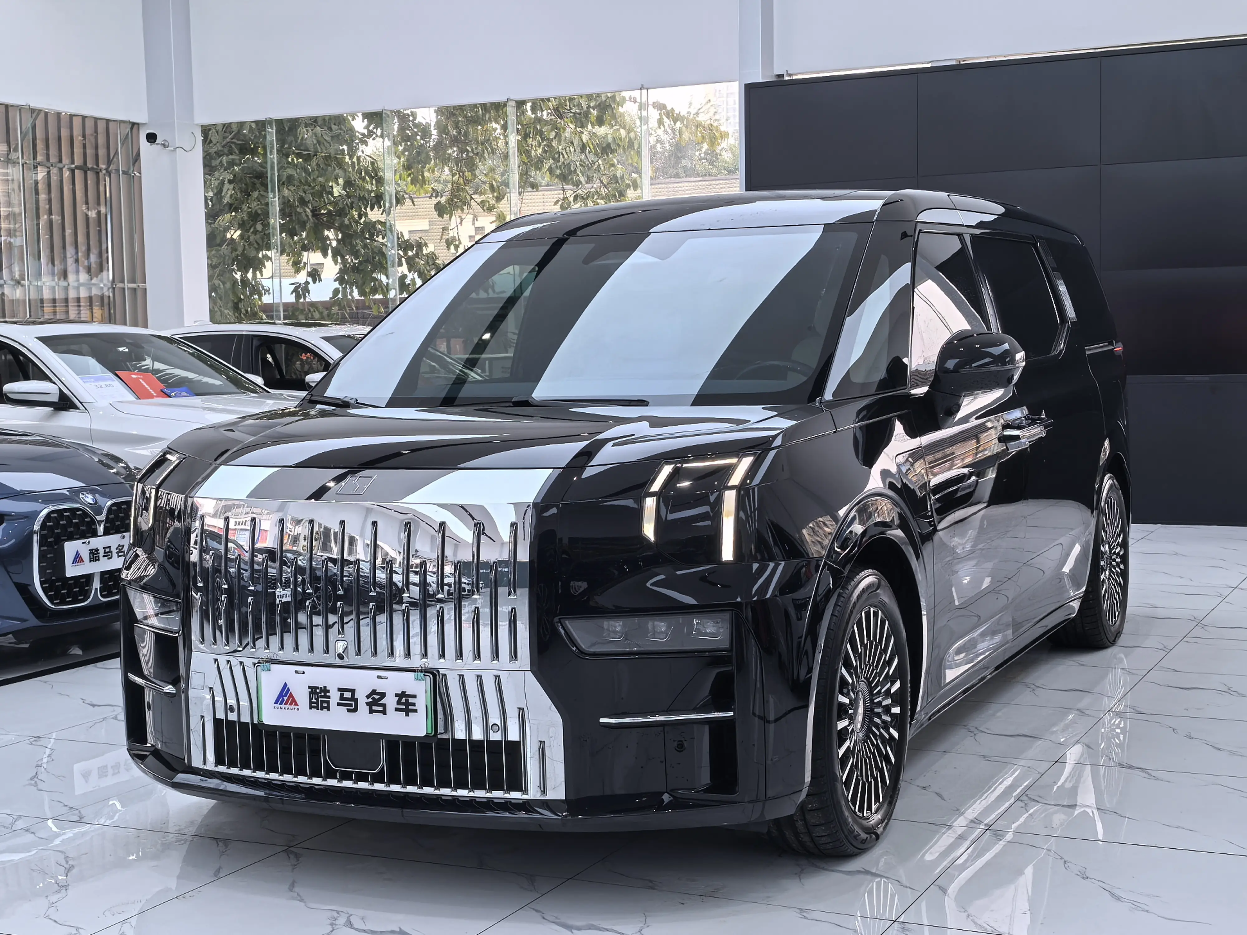 ZEEKR 009  из Китая