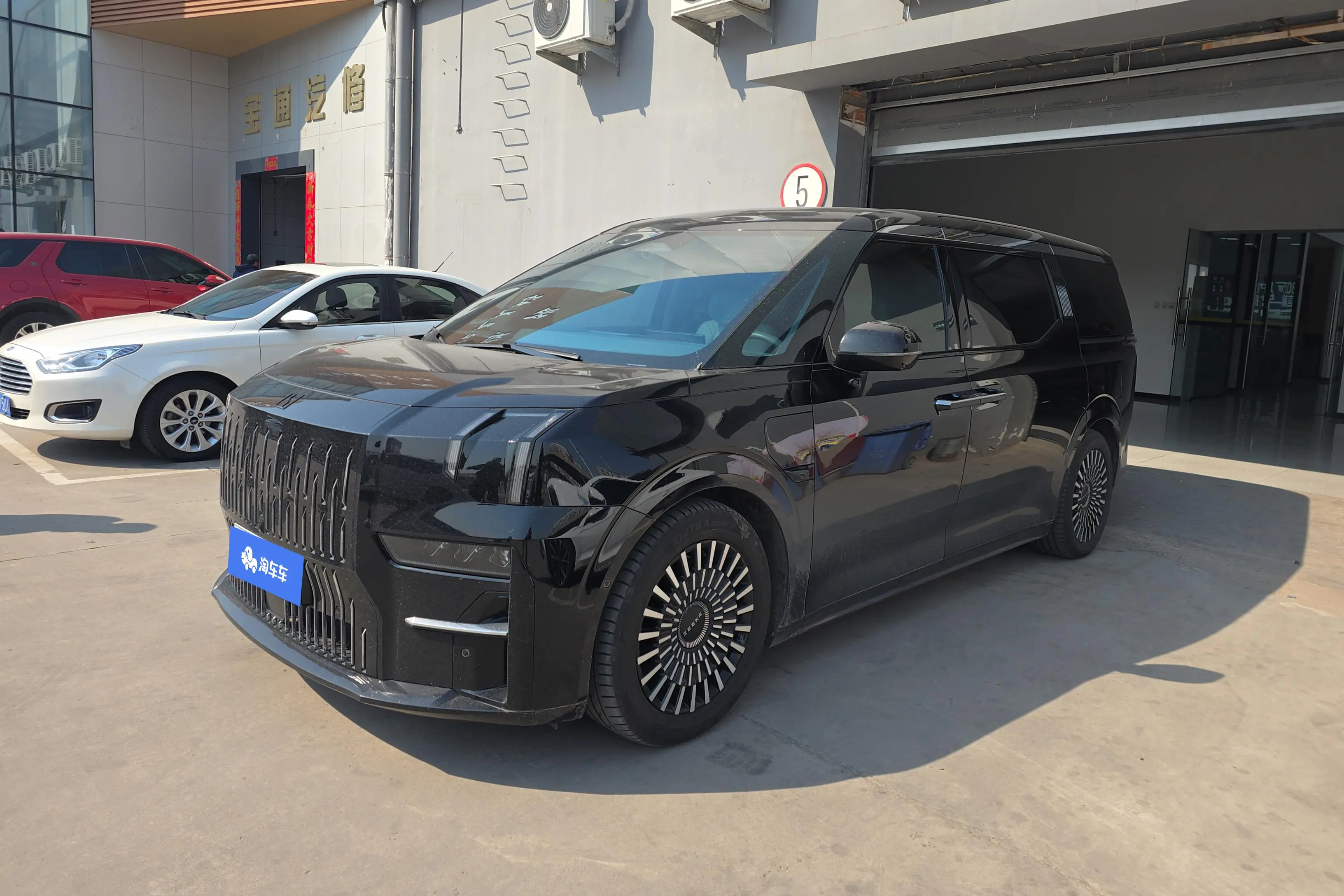 ZEEKR 009  из Китая