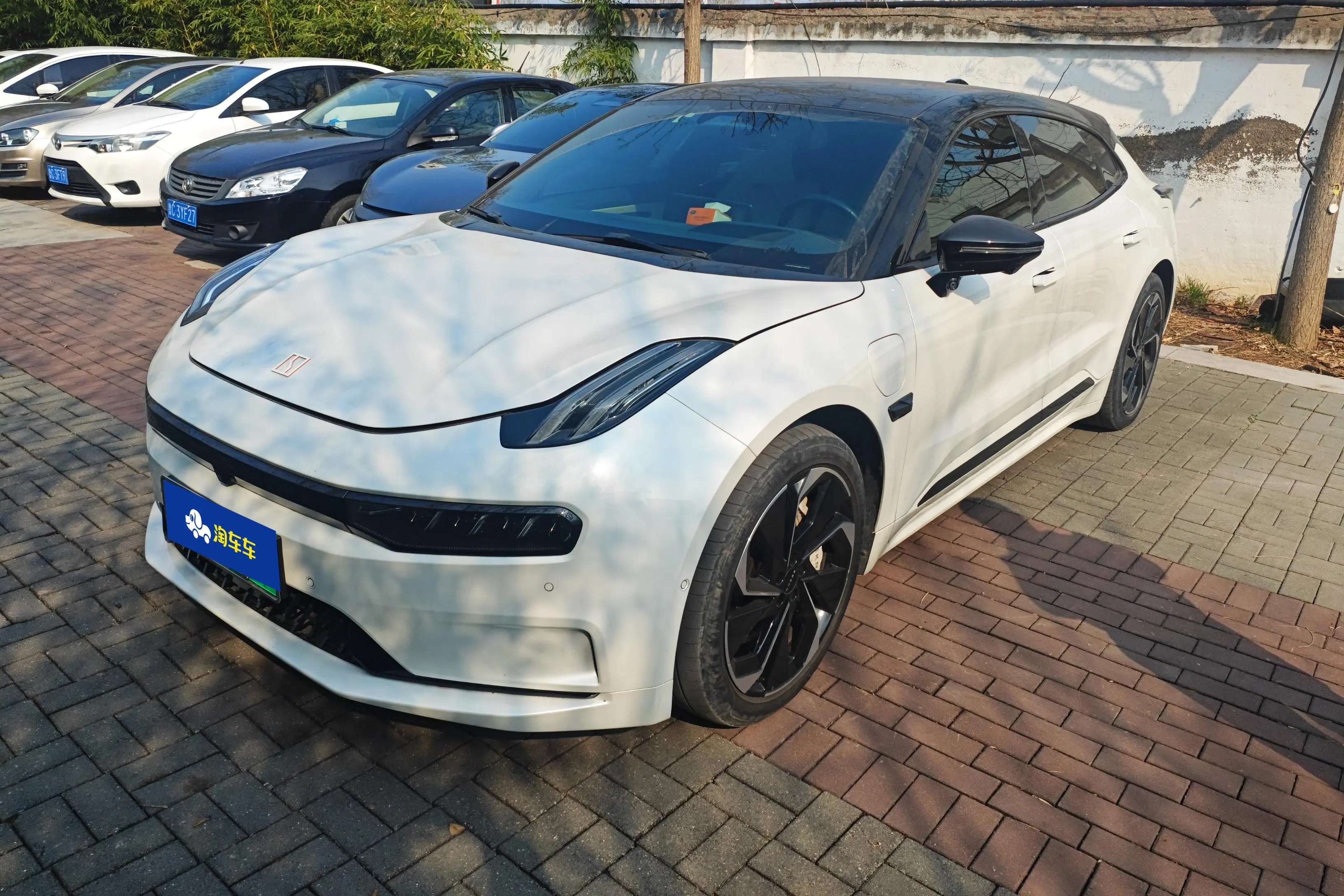 ZEEKR 001