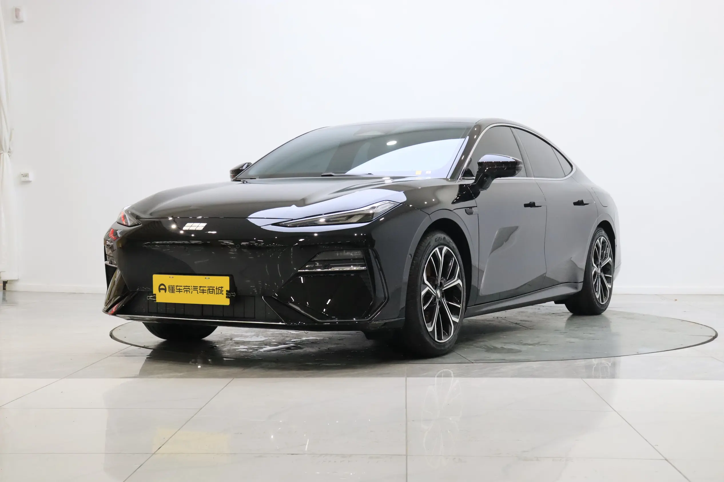 Geely Galaxy E8  из Китая