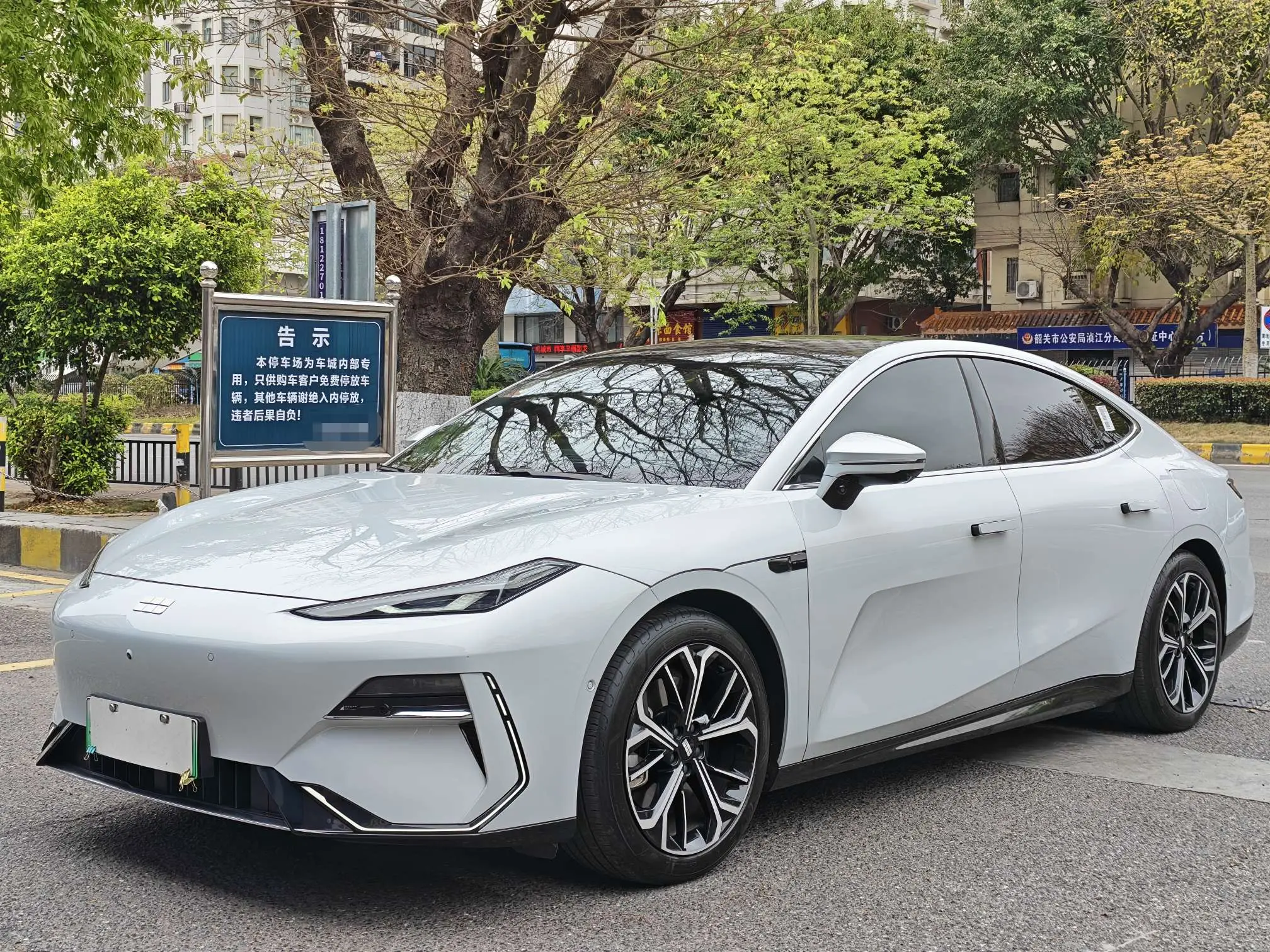 Geely Galaxy E8