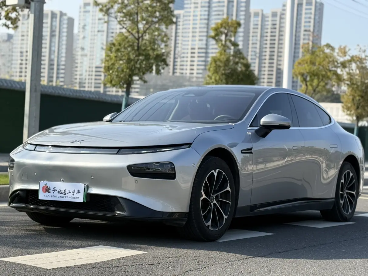 Xpeng P7  из Китая