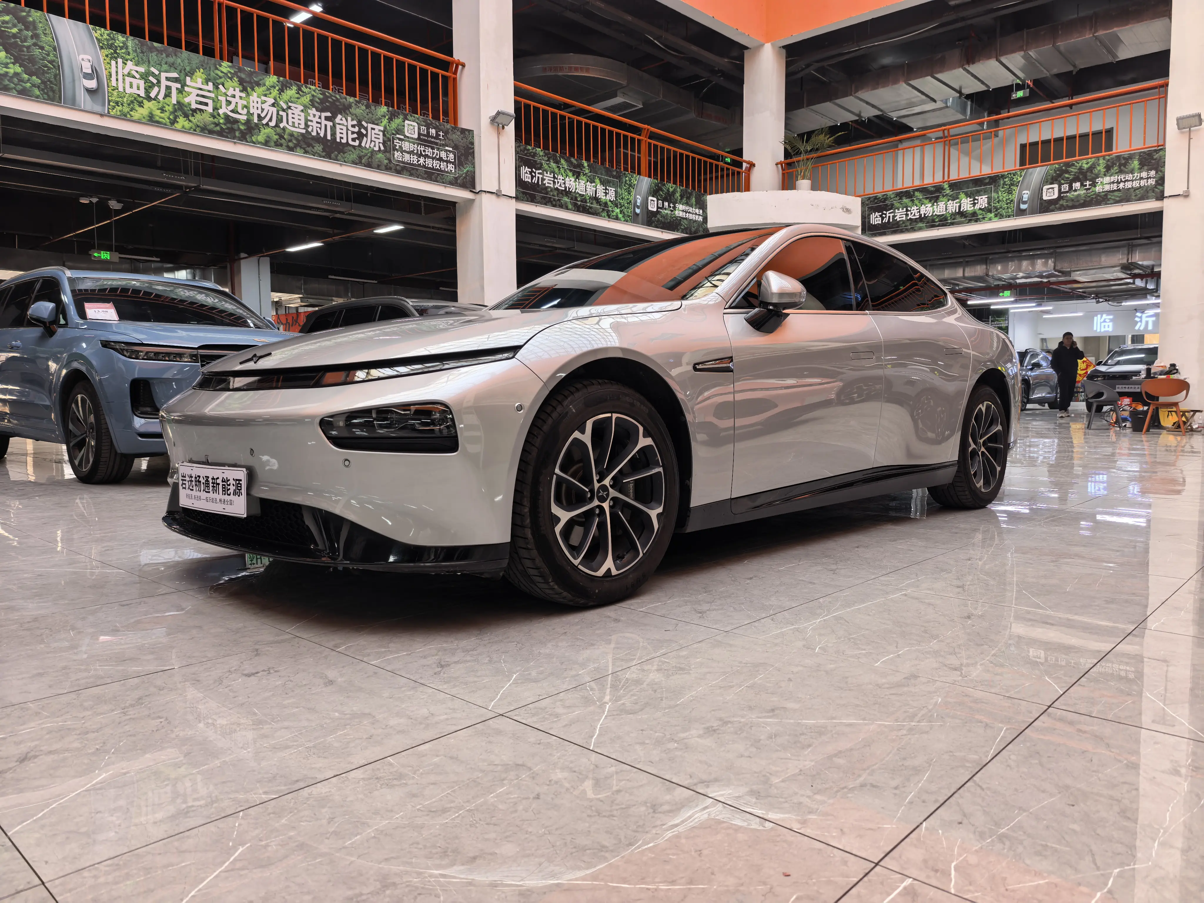 Xpeng P7  из Китая