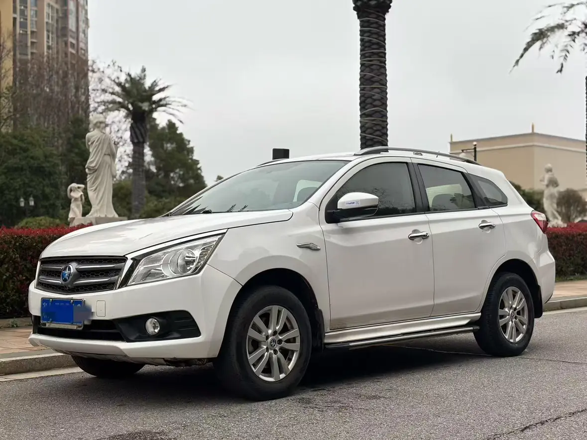 Kai Chen Venucia T70