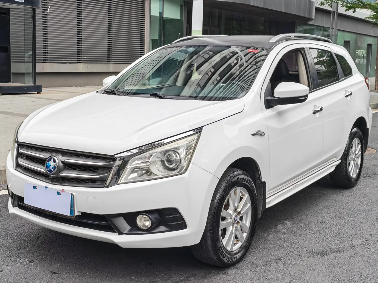 Kai Chen Venucia T70