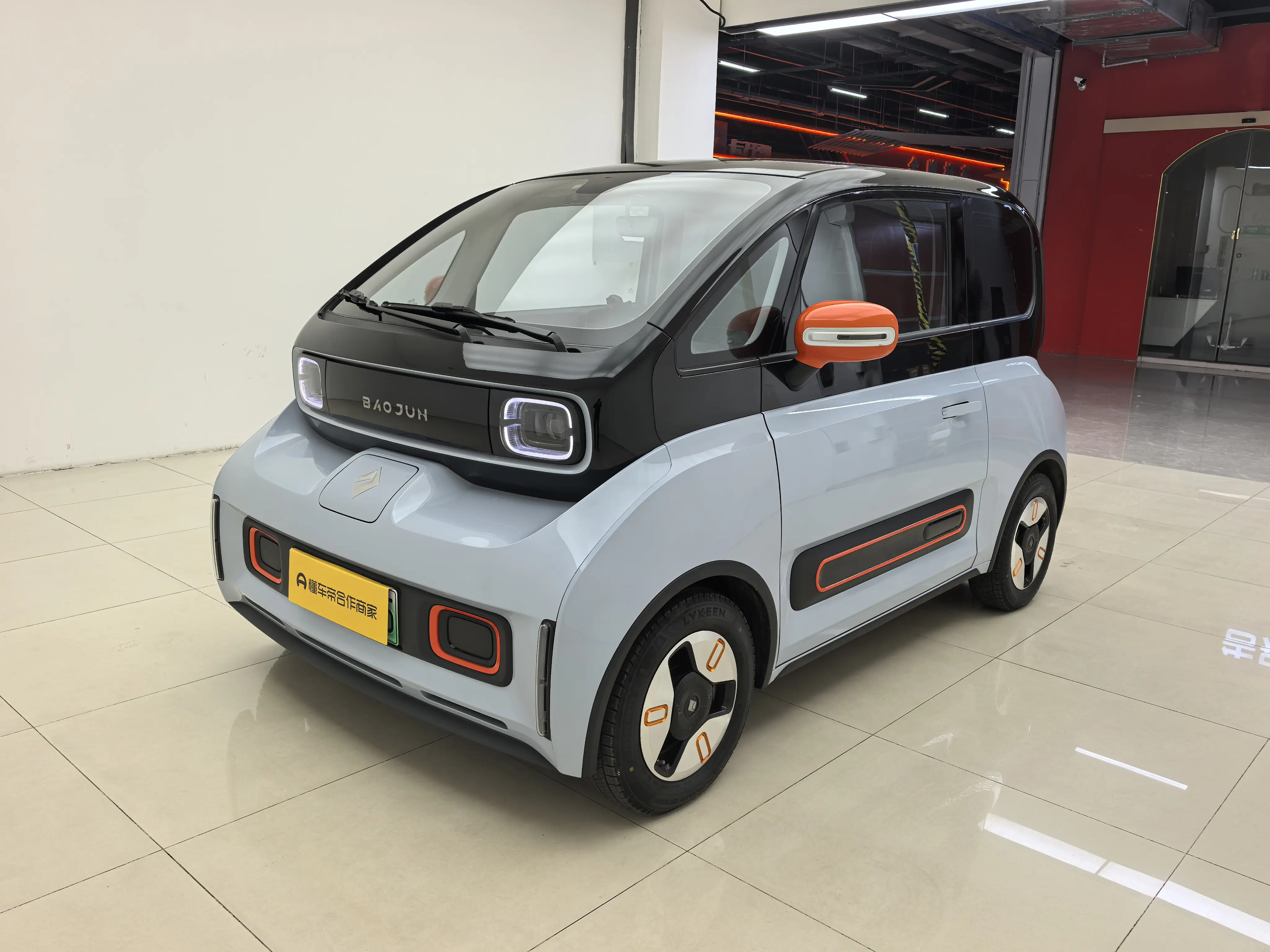 Baojun KiWi EV  из Китая