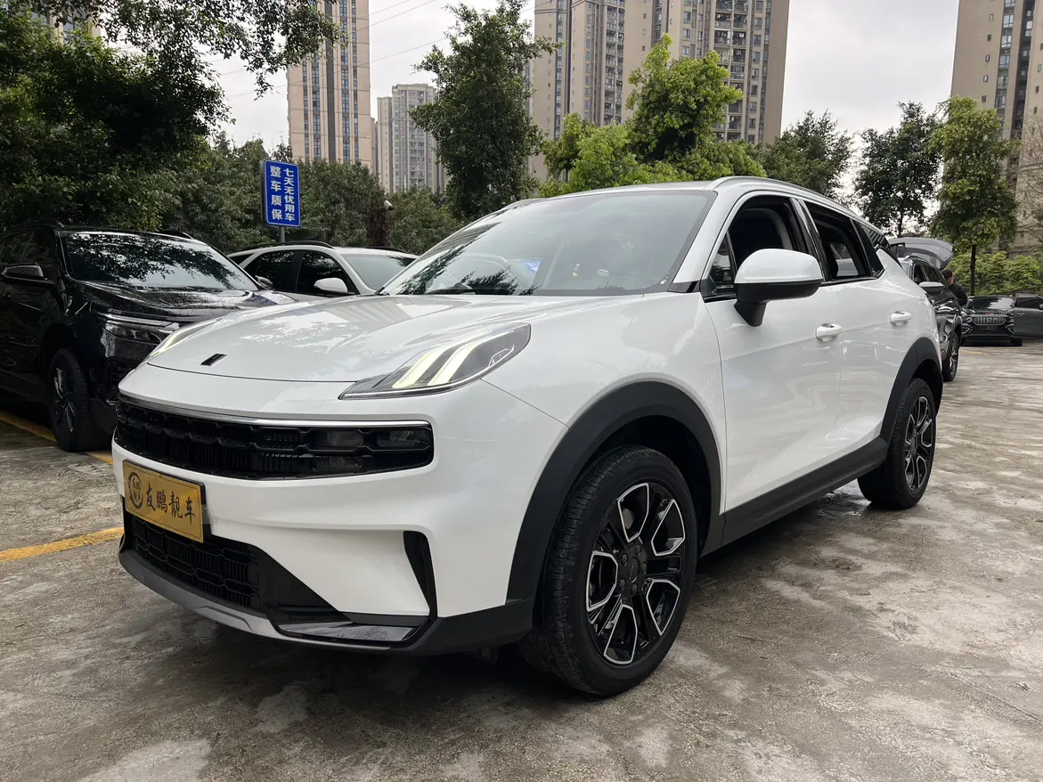 Lynk & Co 06