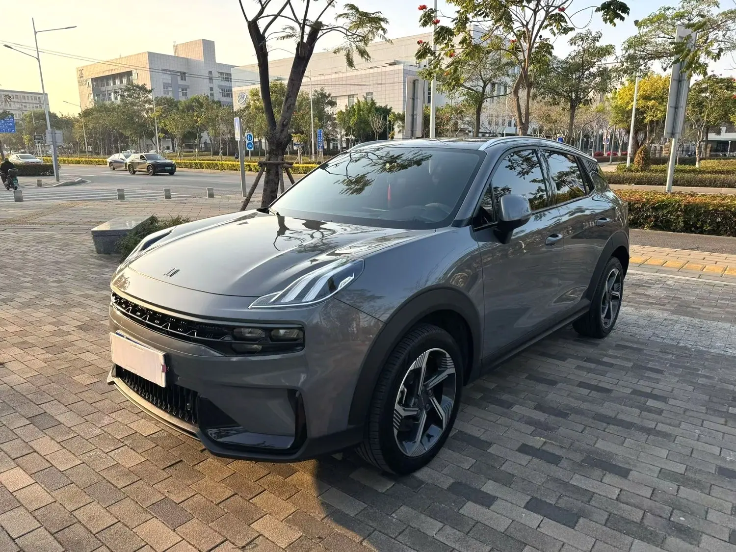 Lynk & Co 06