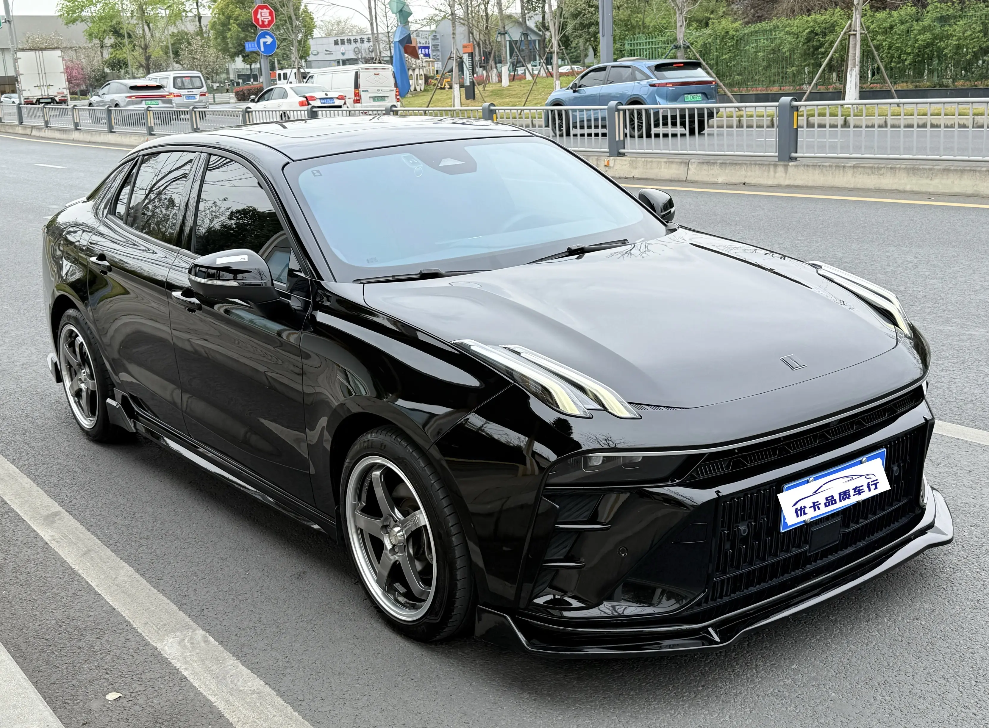 Lynk & Co 03