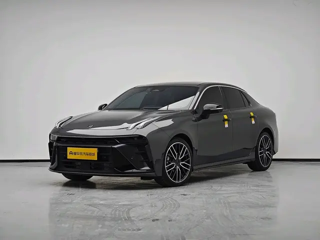 Lynk & Co 03