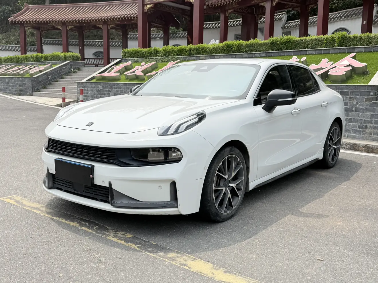 Lynk & Co 03