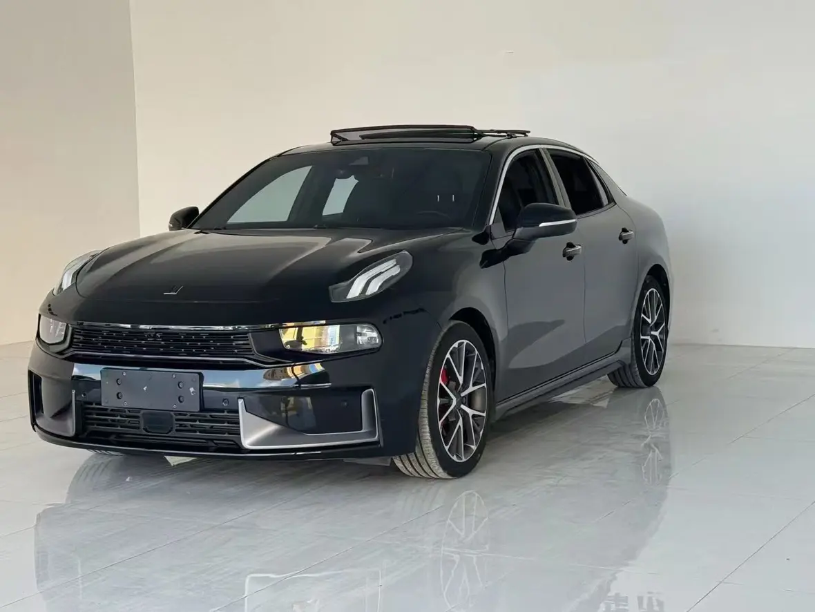 Lynk & Co 03