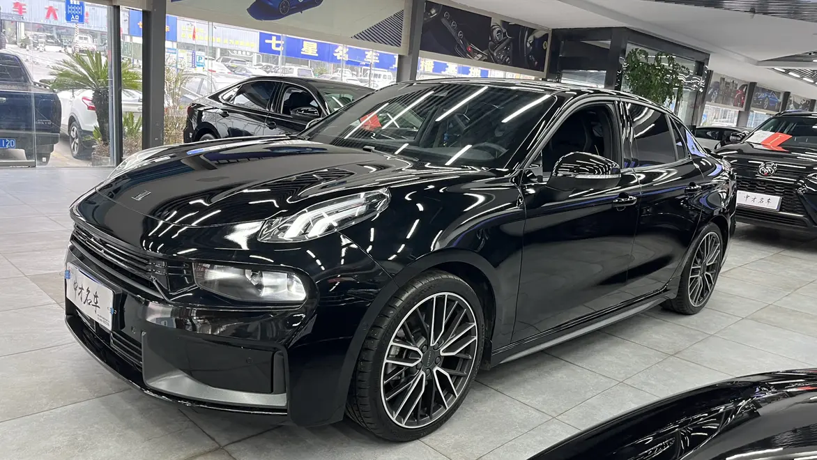 Lynk & Co 03