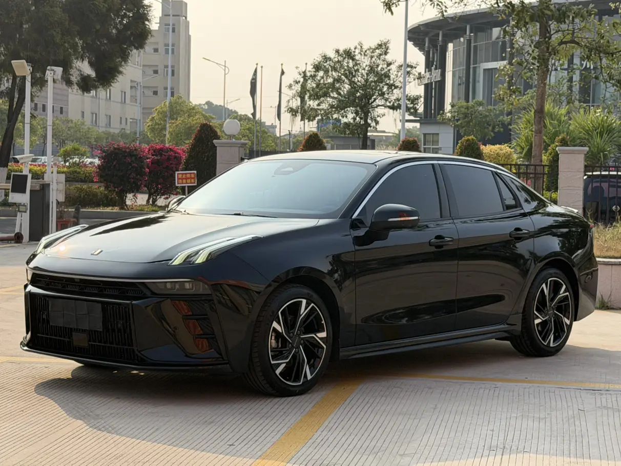 Lynk & Co 03