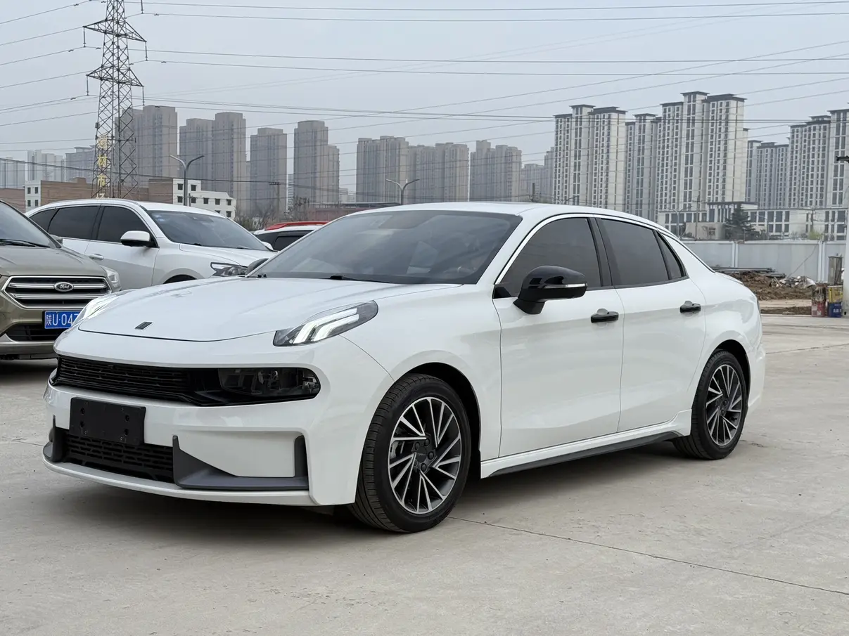 Lynk & Co 03