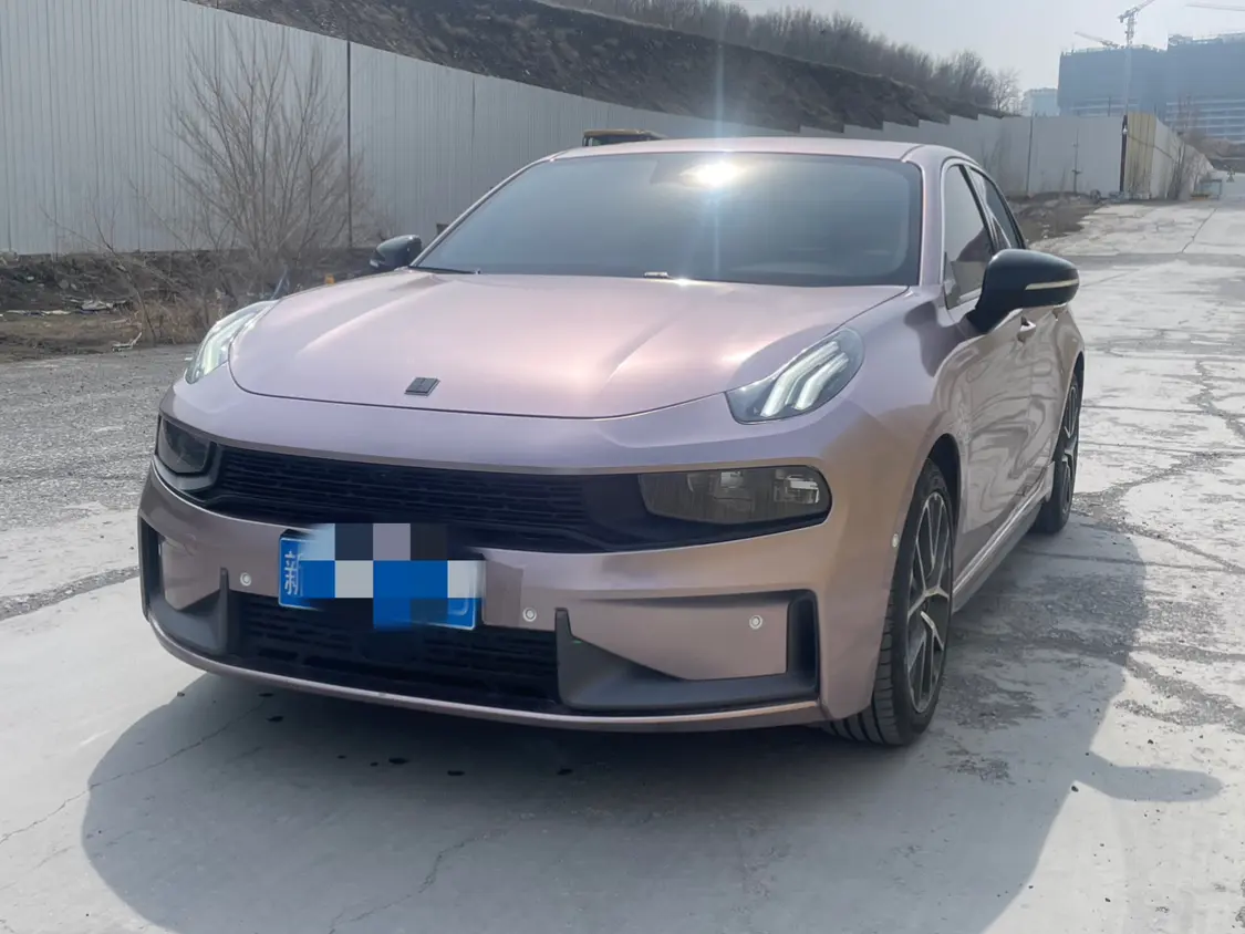 Lynk & Co 03