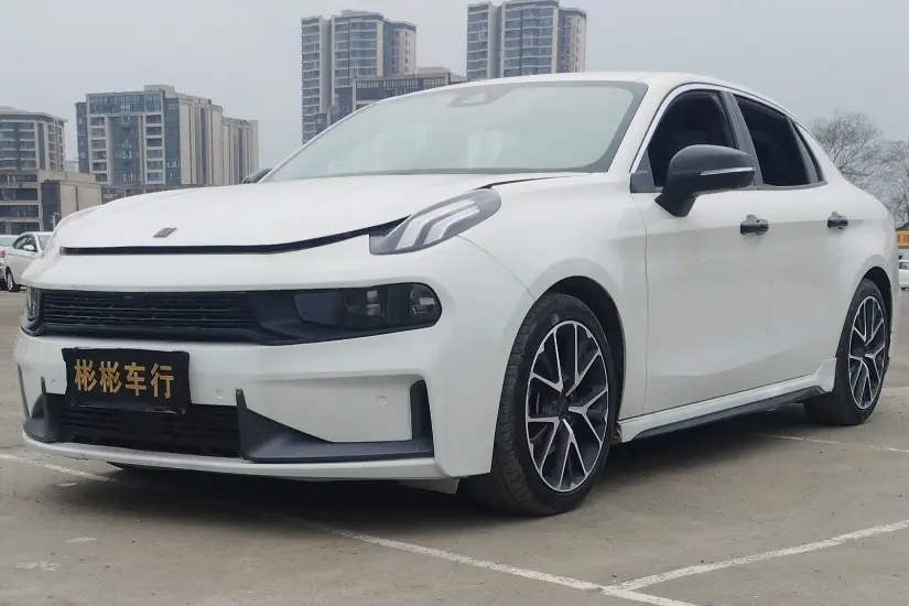 Lynk & Co 03