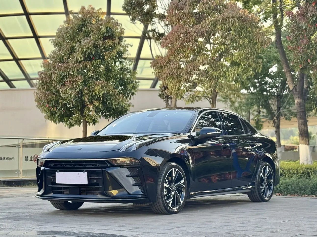 Lynk & Co 03