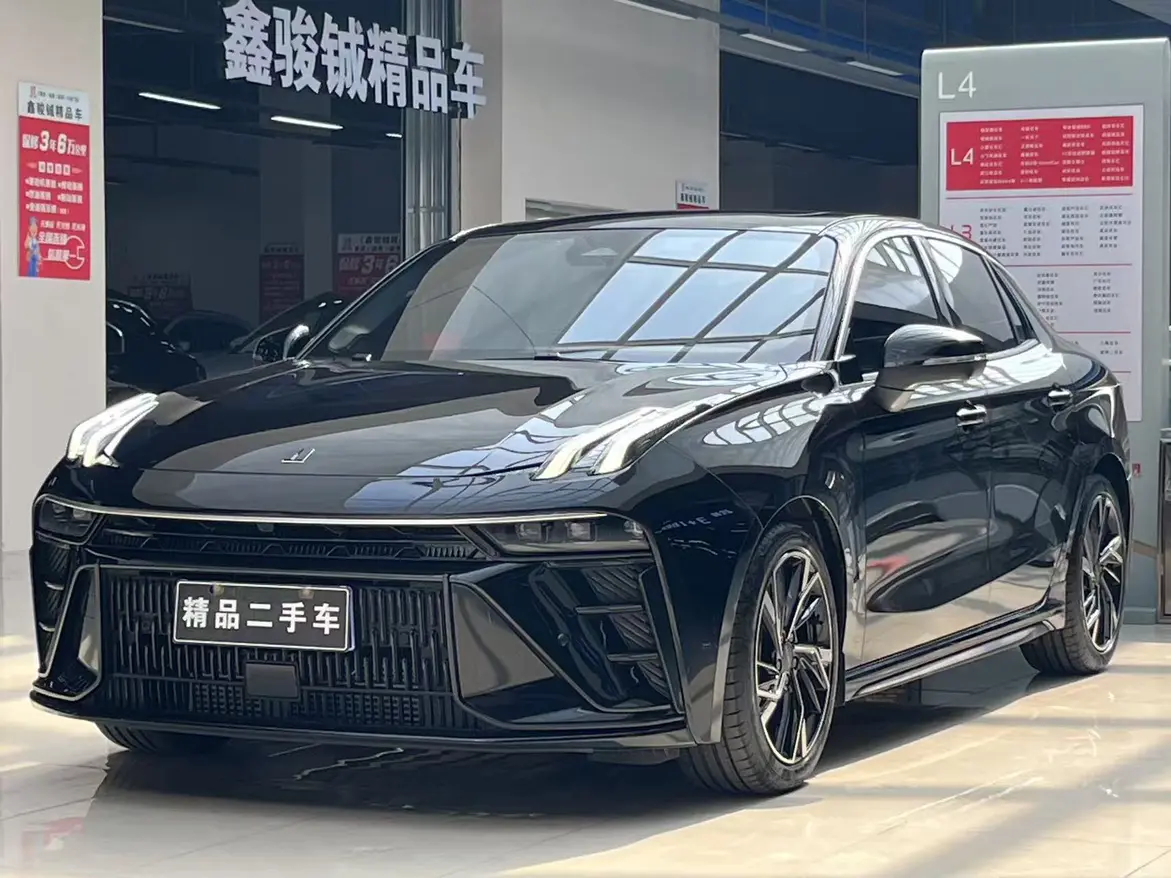 Lynk & Co 03