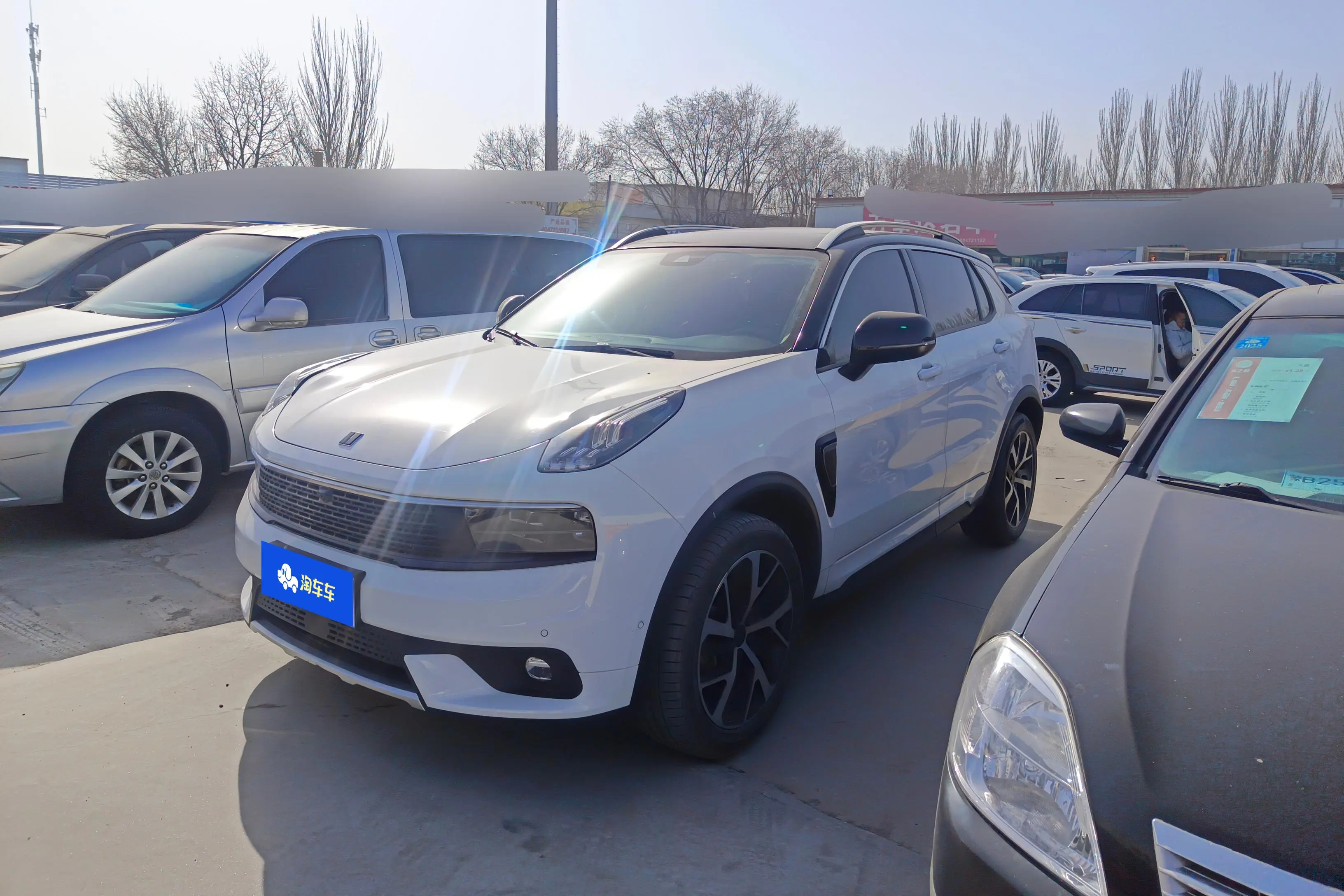 Lynk & Co 01