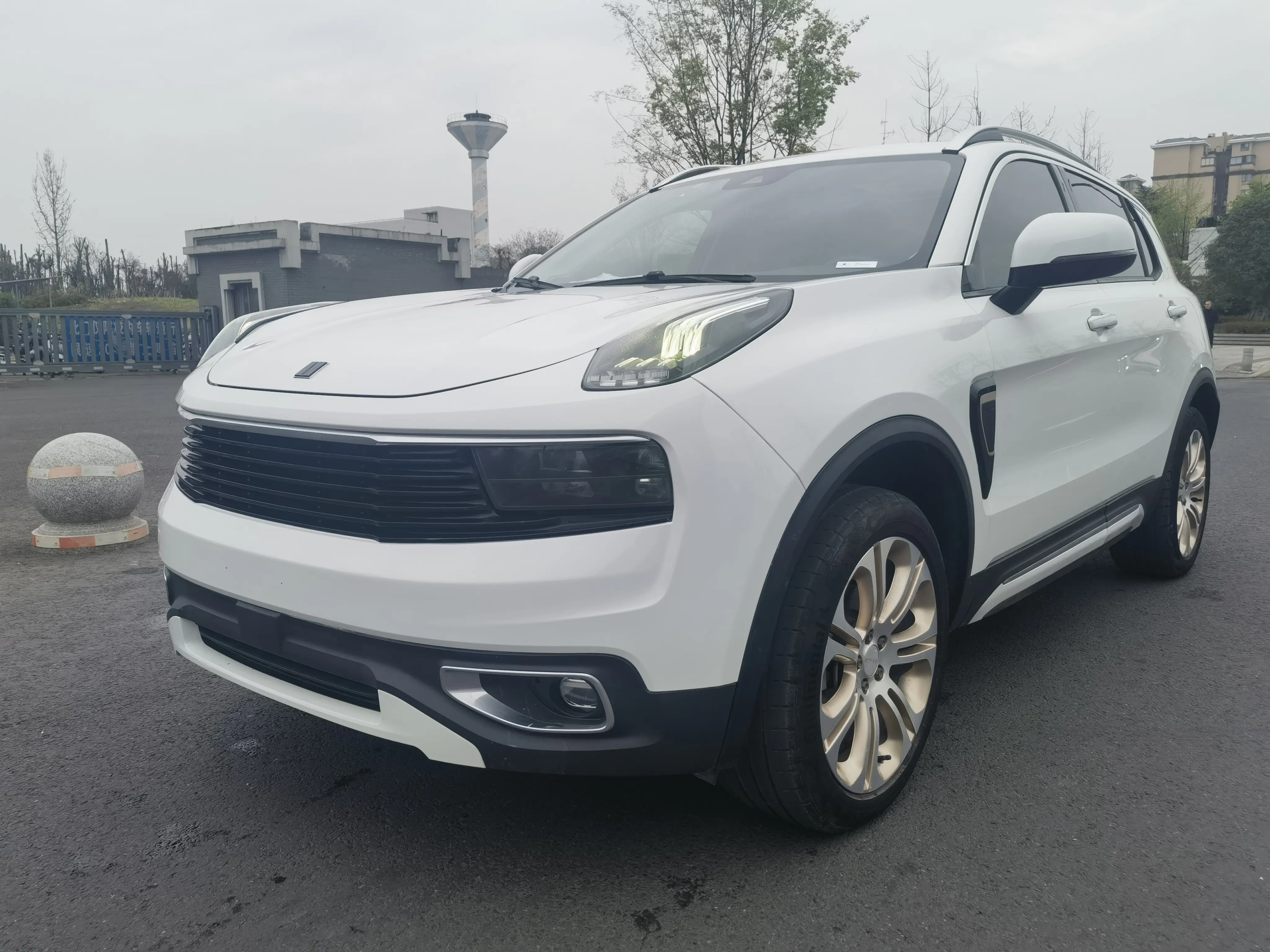 Lynk & Co 01
