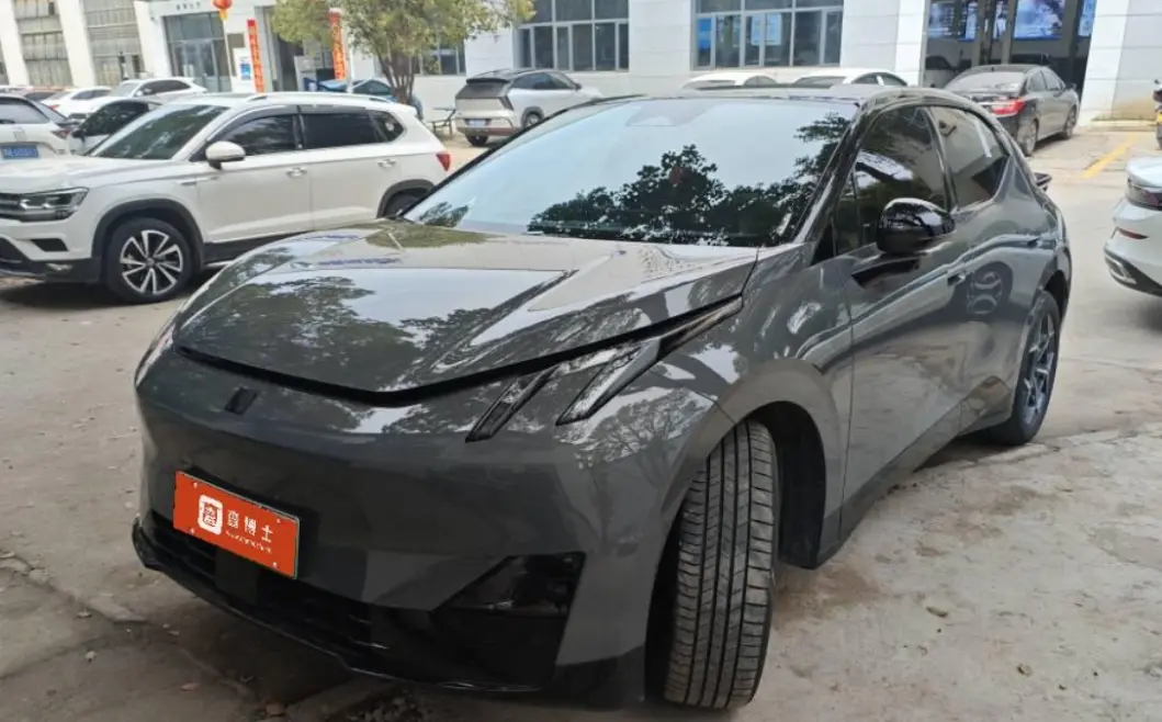 Lynk & Co Z20