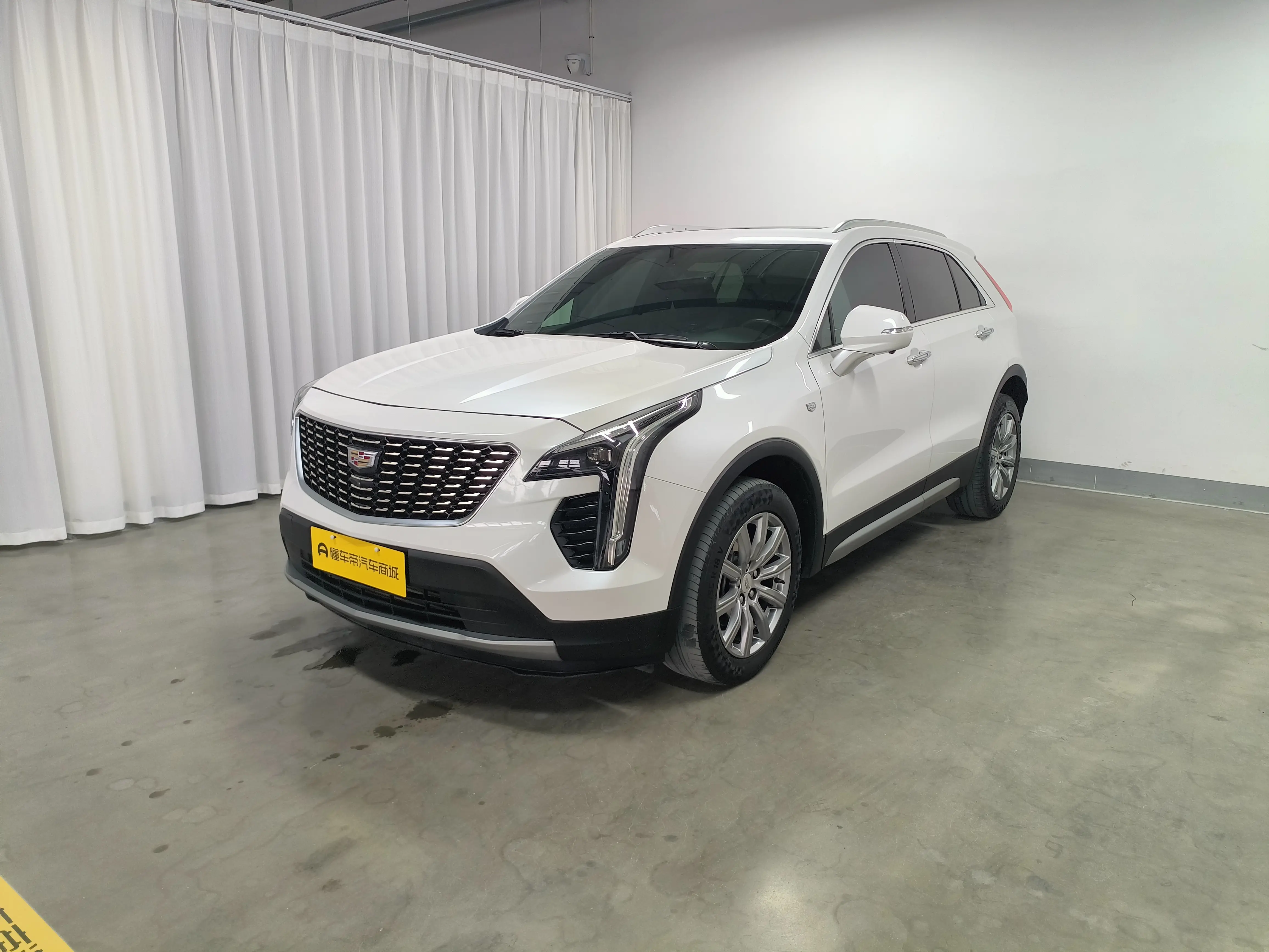 Cadillac XT4  из Китая