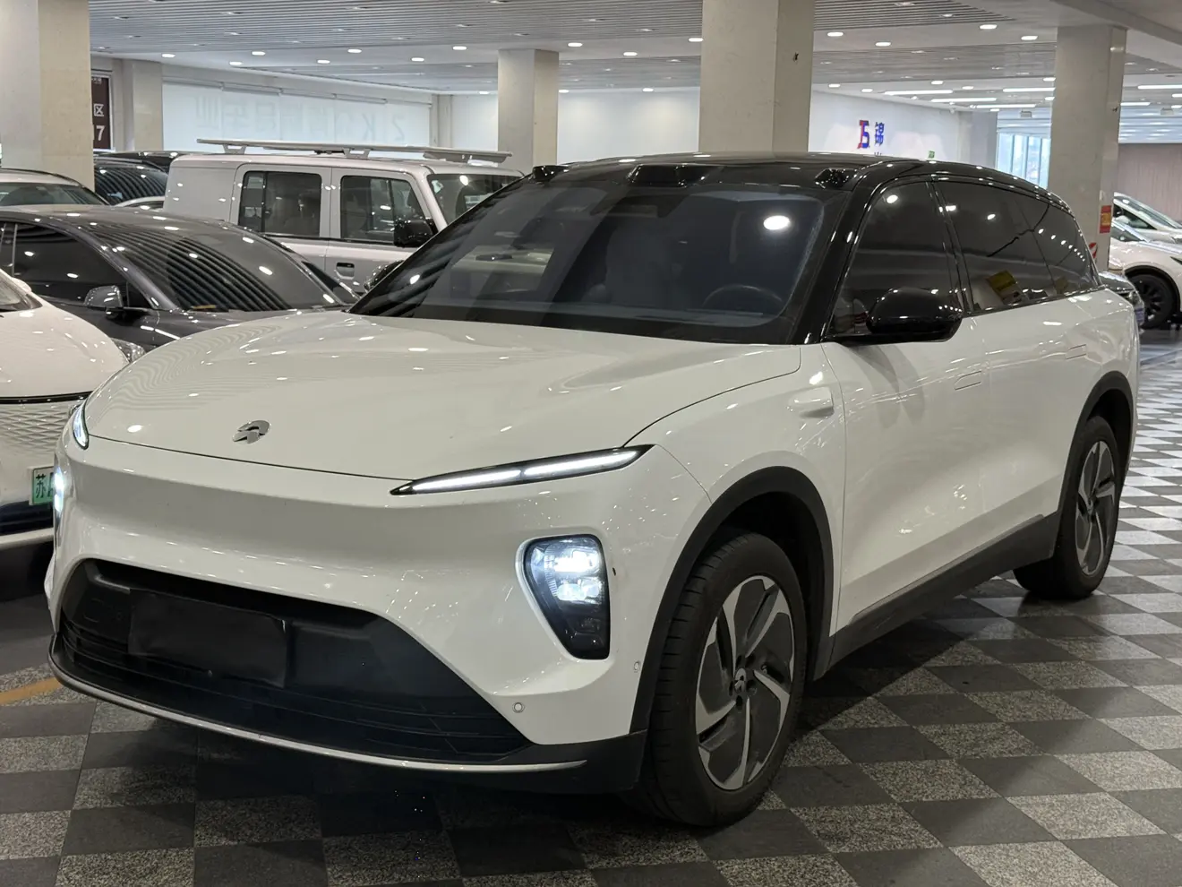 NIO ES8