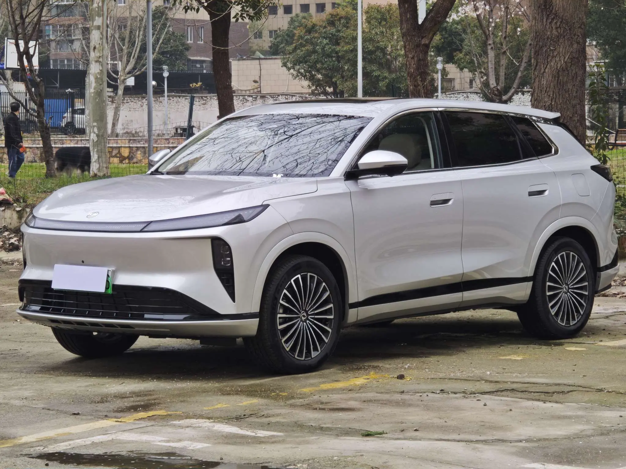 Dongfeng Fengshen L8 PHEV